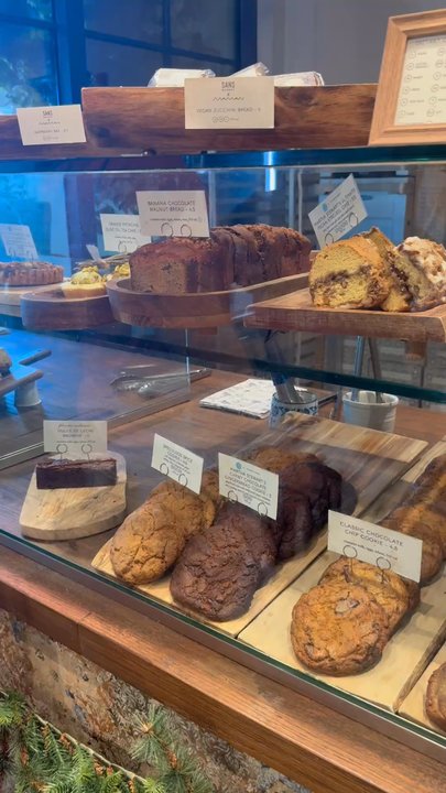 maman - Omg! I couldn't resist. - Bakeries Near Me - West Palm Beach, Florida
