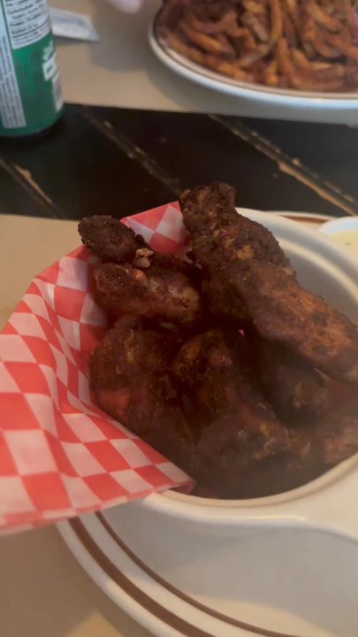 Le Boucan - Best wings and seasoning ! You need the Alabama sauce on it - Barbeque Near Me - Montreal, Quebec