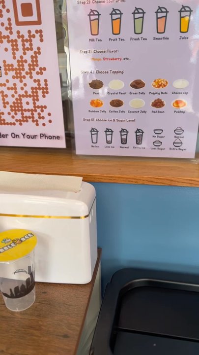 Bubble Bee - Bubble Bee interior decorations - Bubble Tea Near Me - Pittsburgh, Pennsylvania