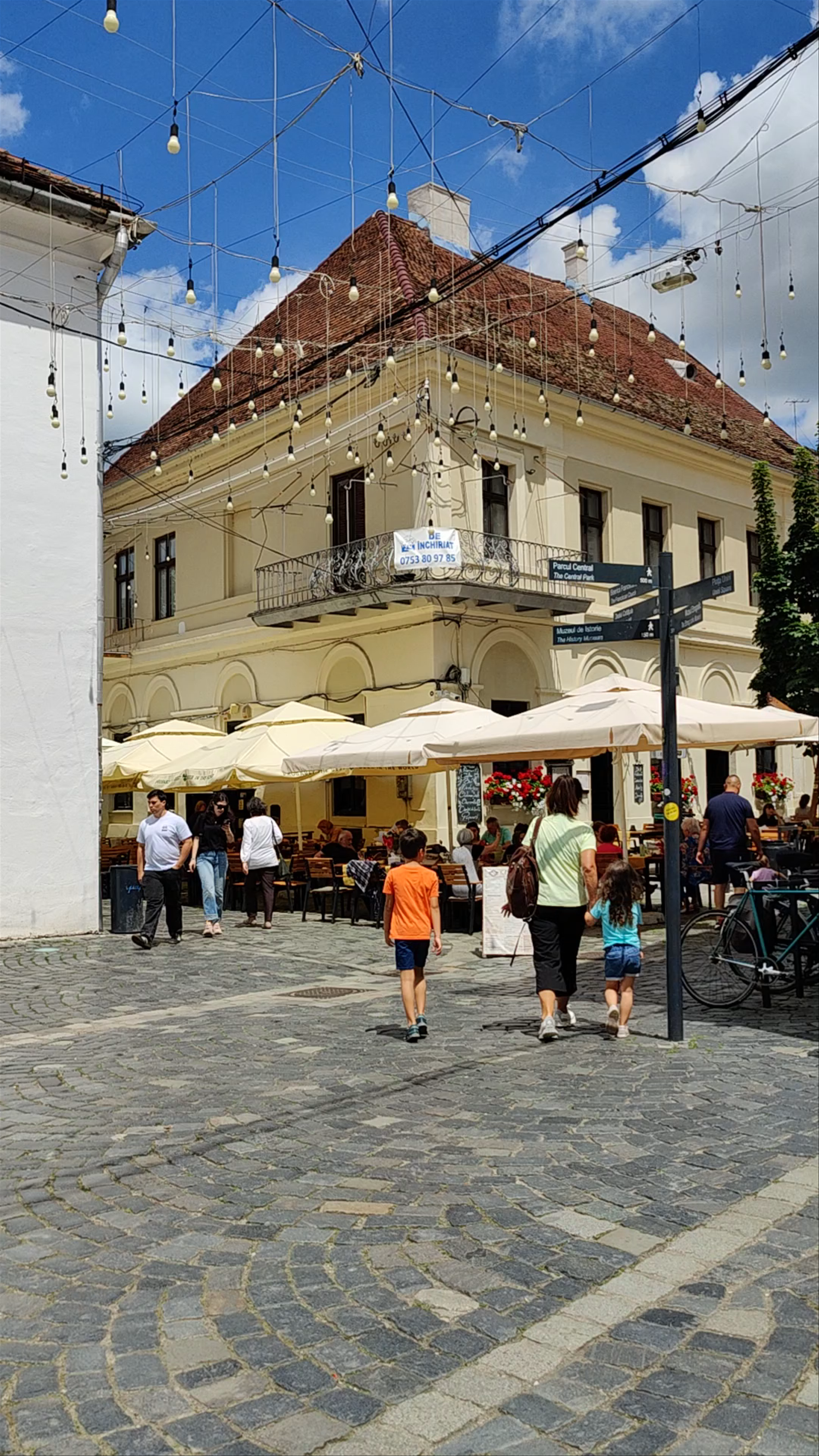 Sunny Leisure in Piața Muzeului, Cluj-Napoca