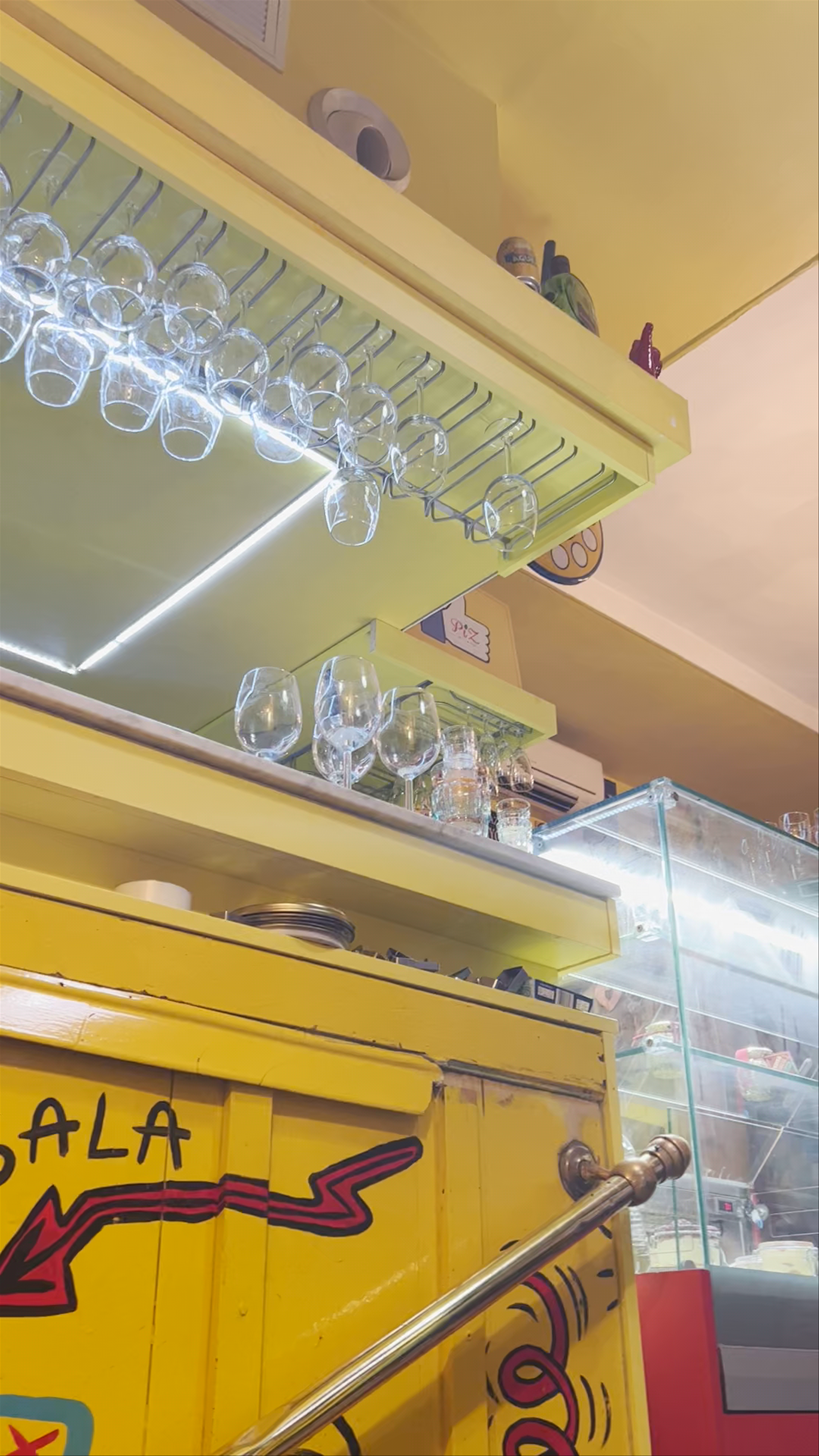 Vibrant Nightlife at Piz Bar, Milan
