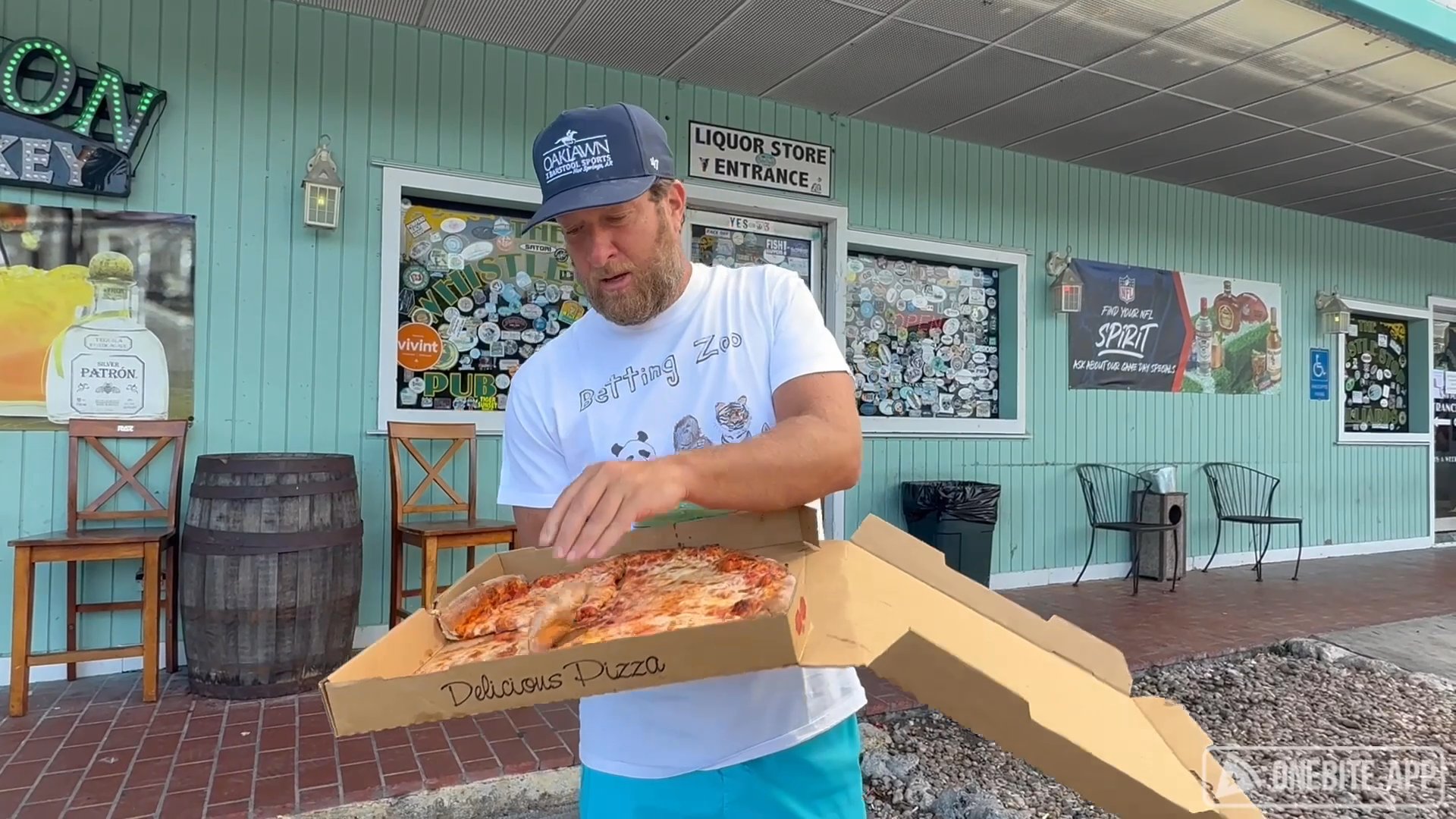 Barstool Pizza Review - The Whistle Stop Pub (Islamorada, FL)