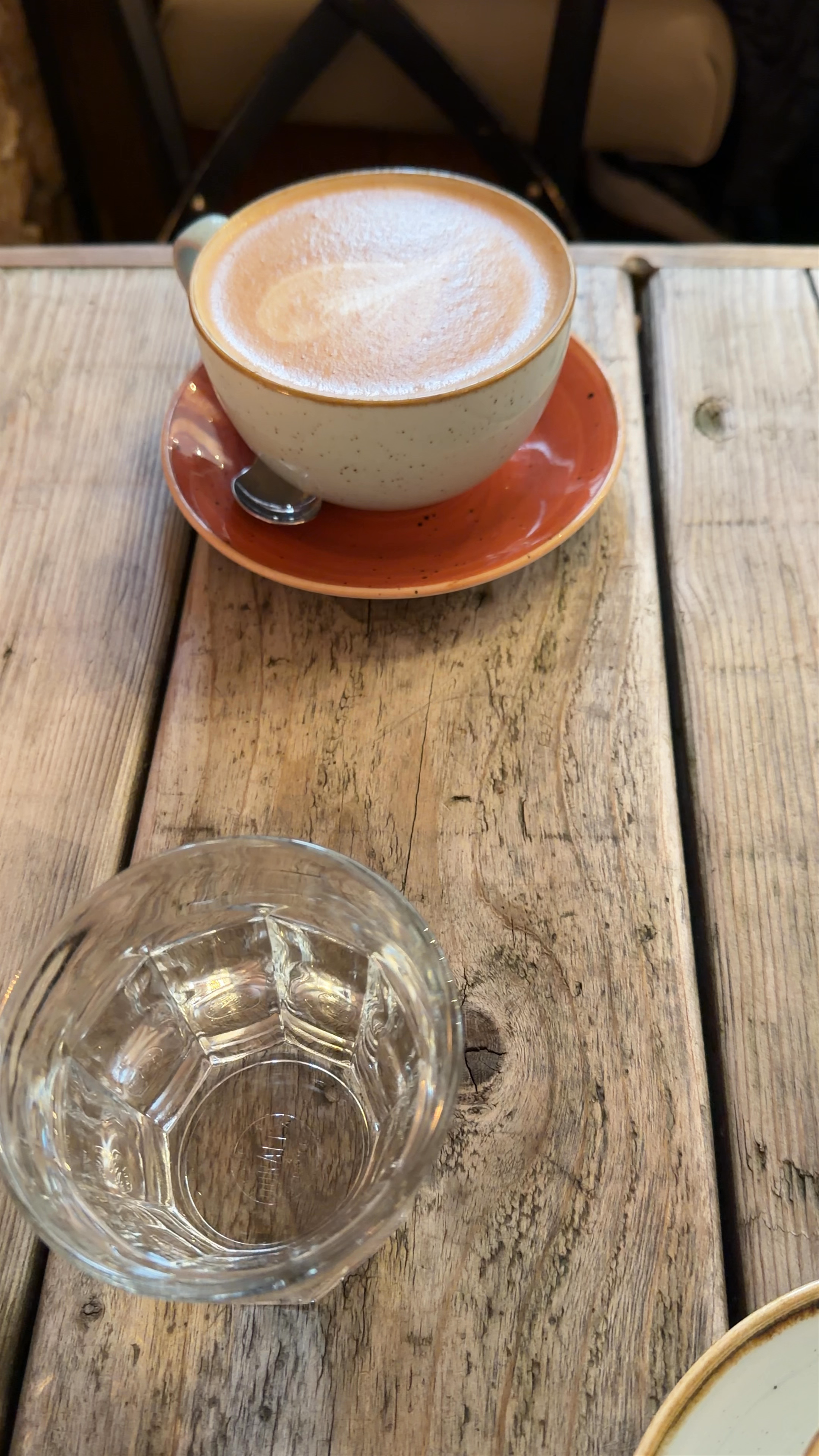Cozy Café Moment at Cheers Oldenburg in Lange Straße