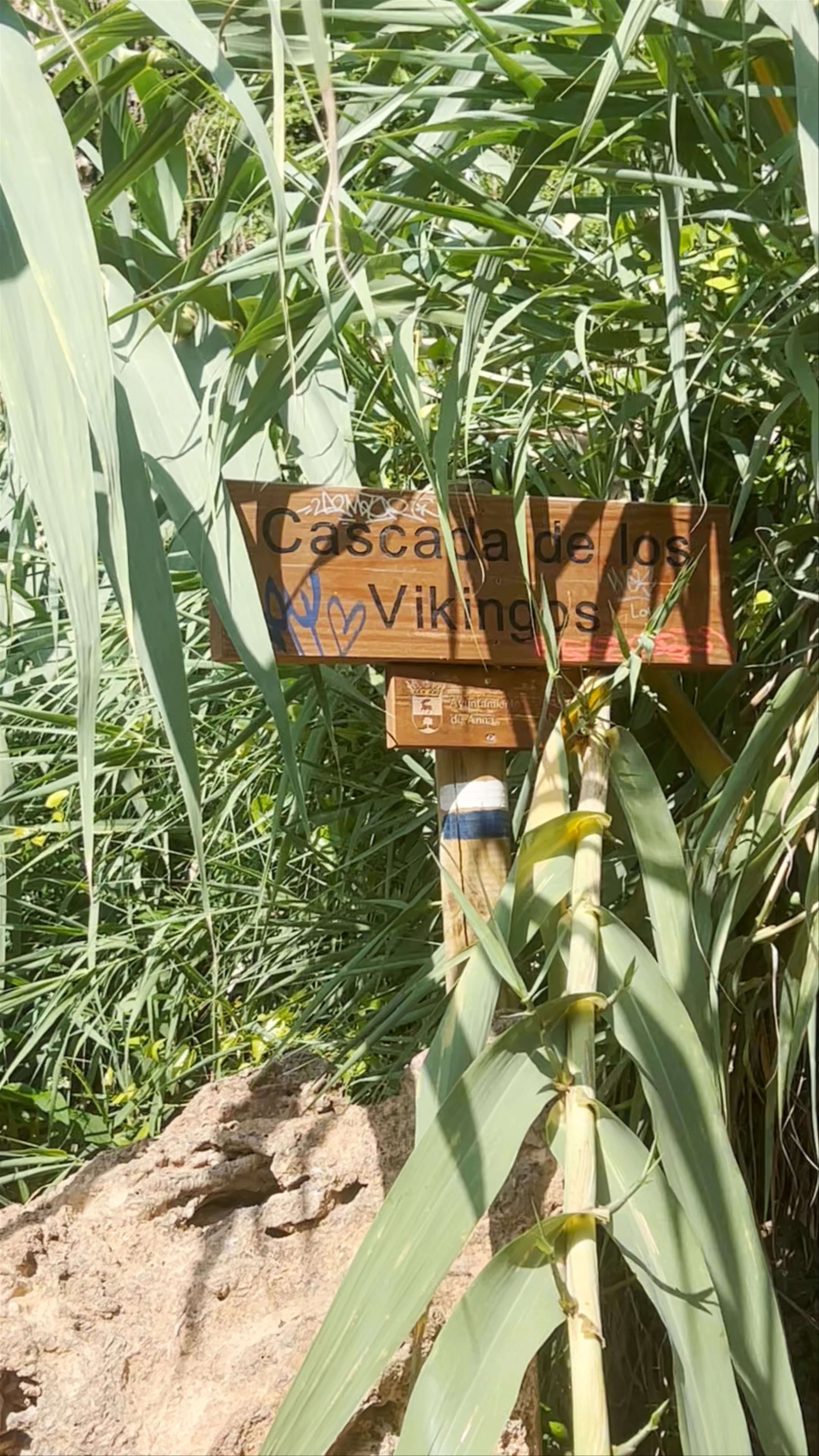 Cascada de los Vikingos, Calle del Pantano, Anna