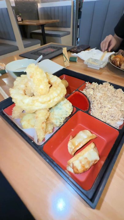Yamato - Chicken tempura bento box (0/10 not good unless u like clogging your arteries for fun) - Japanese Near Me - Houston, Texas