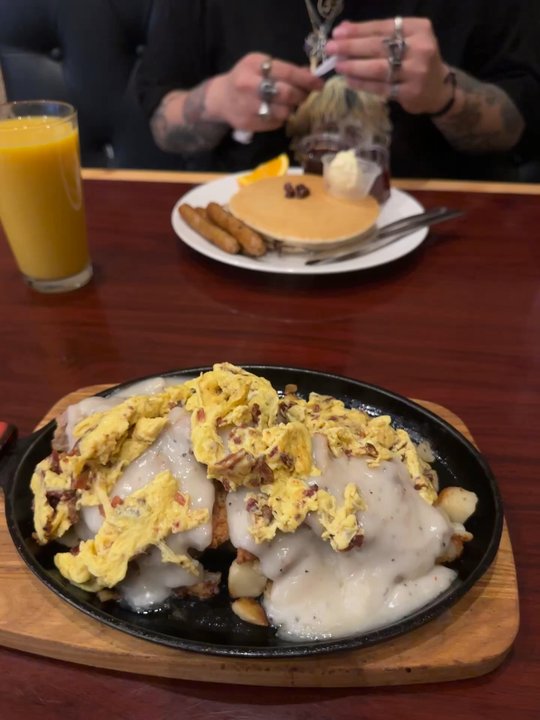 Skillets Diner - Southern Skillet & Chocolate Chip Pancakes - Coffee & Tea Near Me - Bakersfield, California