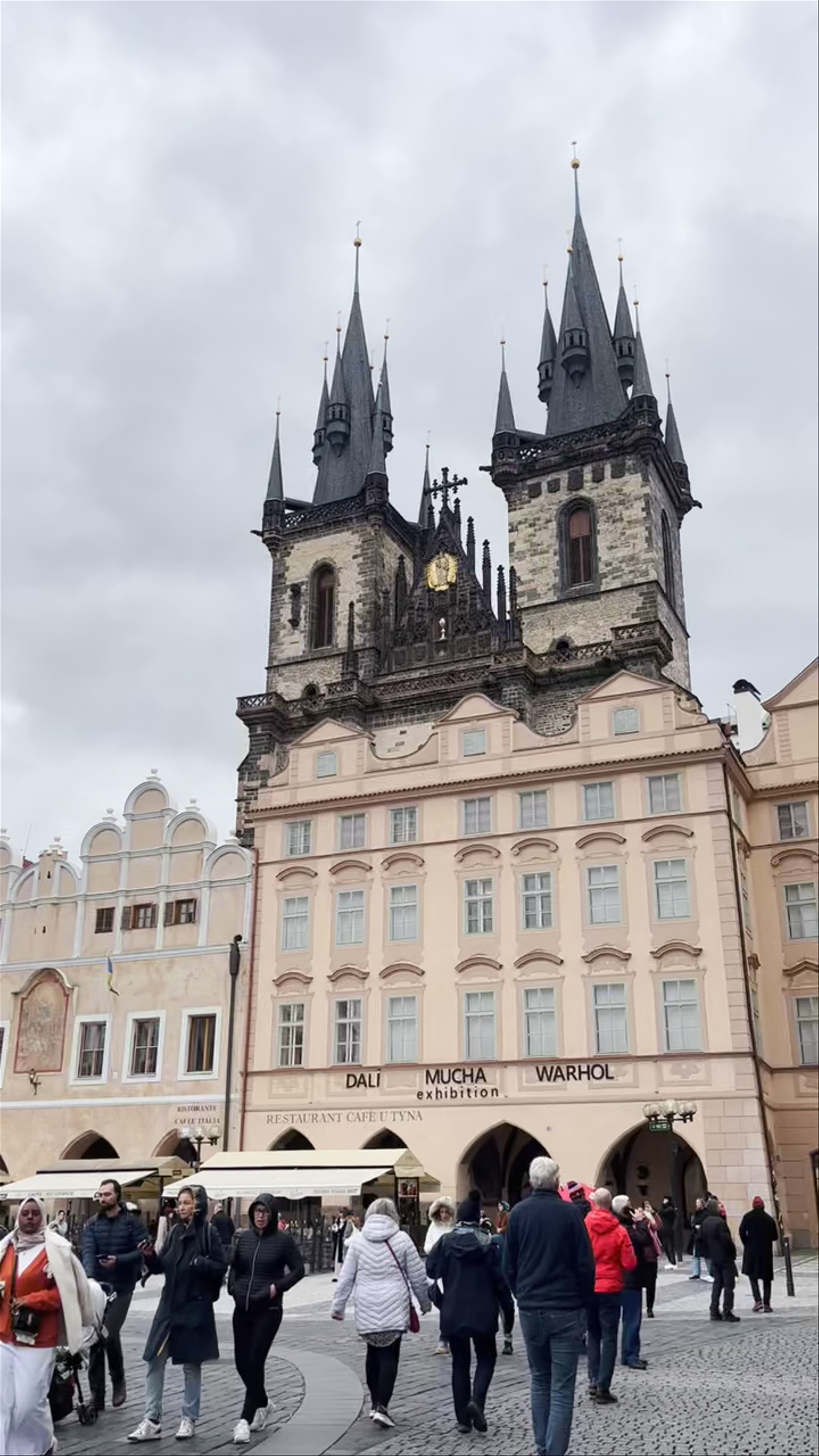 Exploring Prague’s Old Town Square: Historic Architecture and Vibrant Street Life