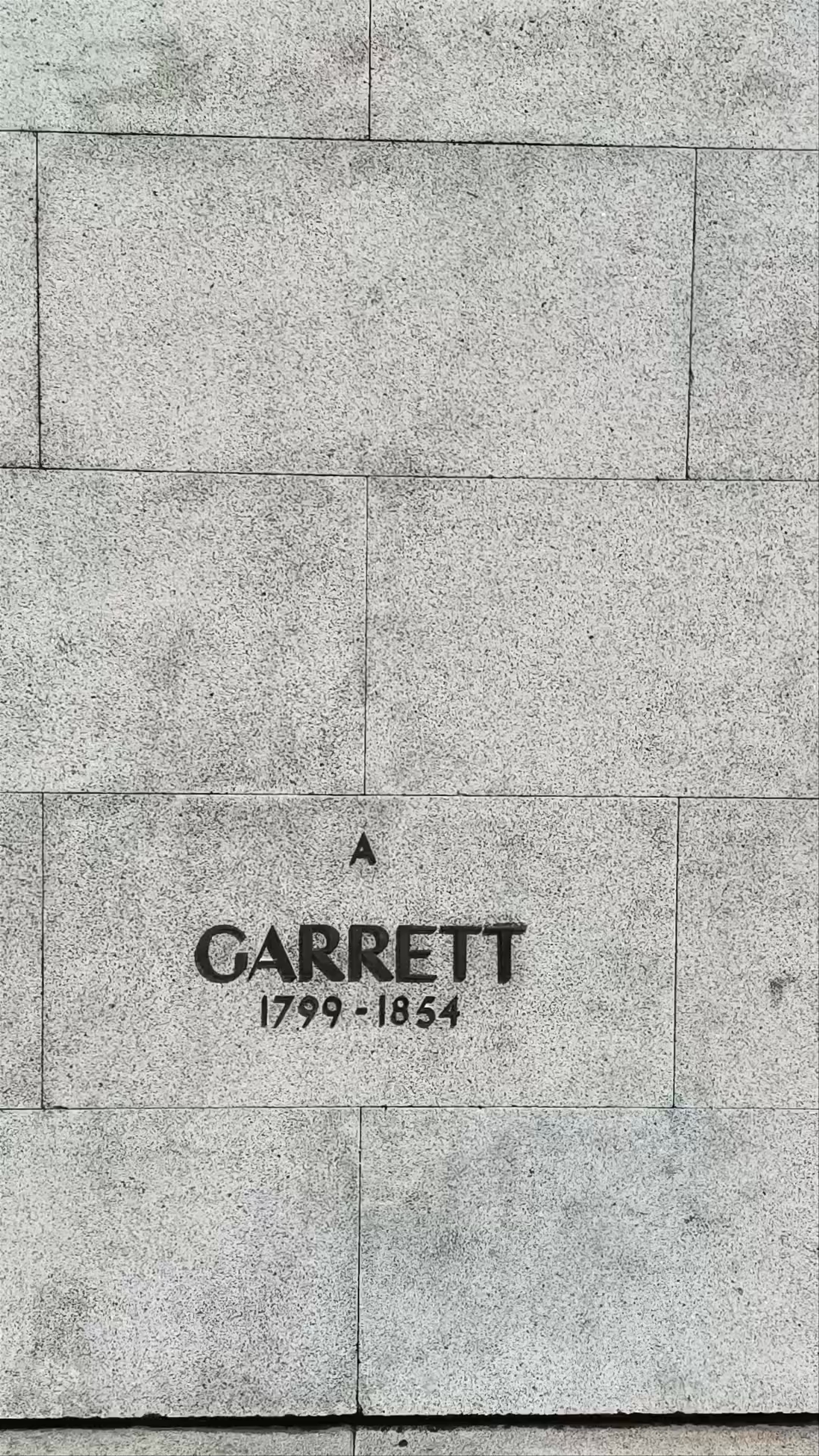 Monumento a Almeida Garrett: Historic Majesty in Porto's Heart