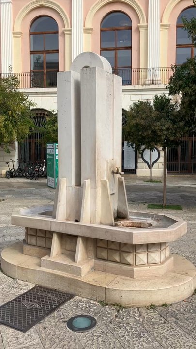 Brunnen Giuseppe Garibaldi - Public Art Near Me - Monopoli, BA