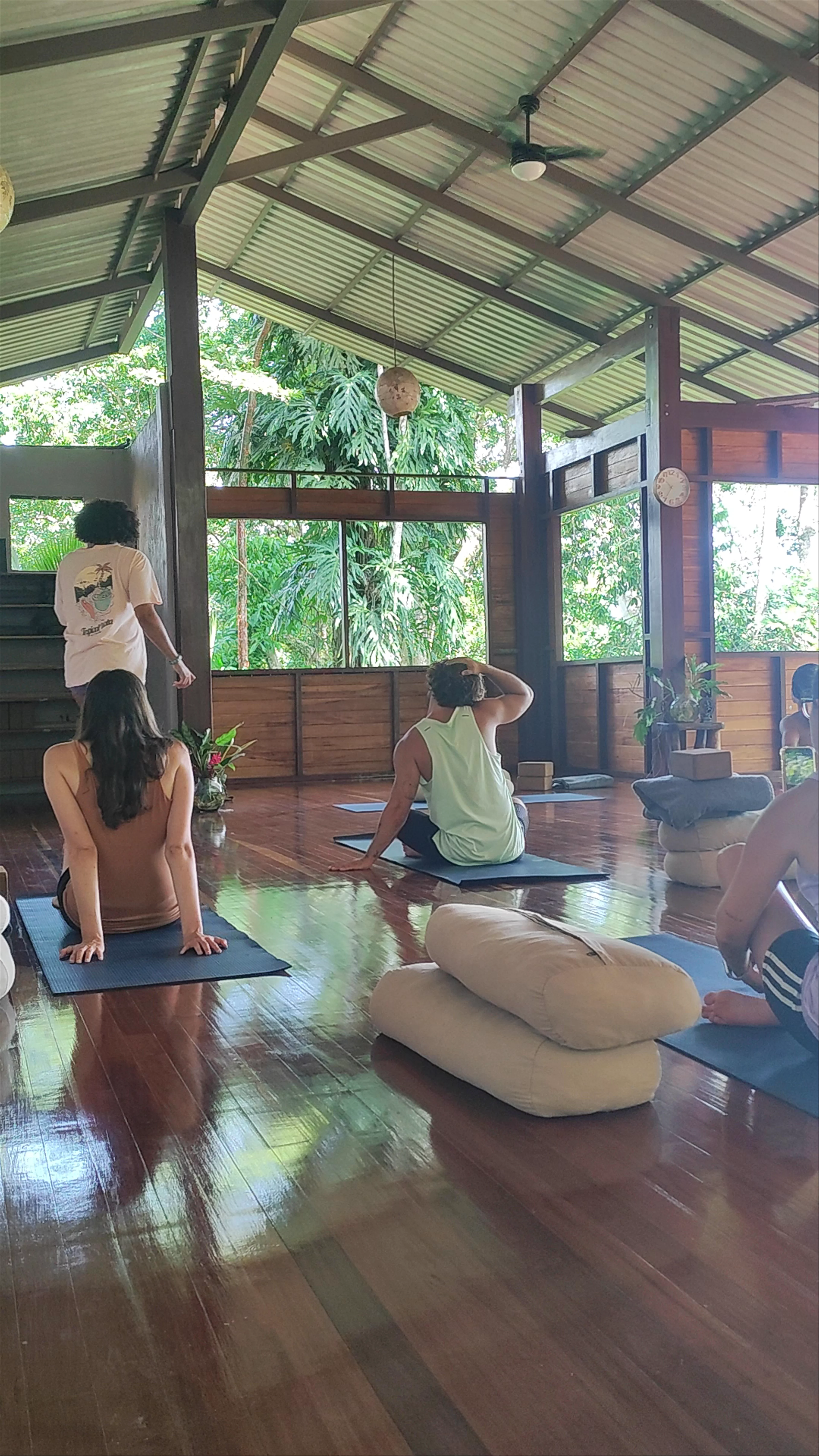 AmaSer | Public Yoga & All Veg Café