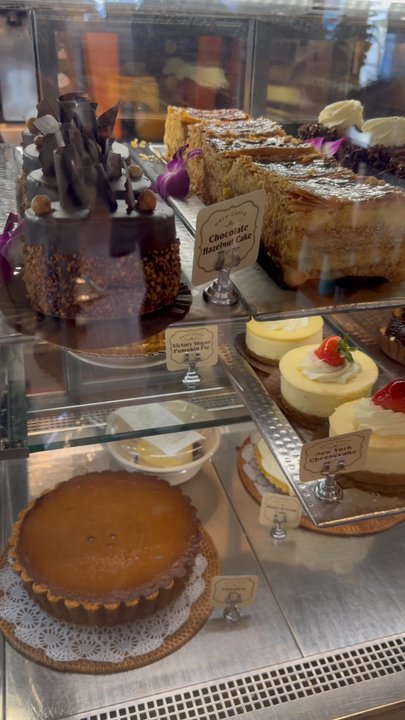Urth Caffe - Coffee & Tea Near Me - Laguna Beach, California