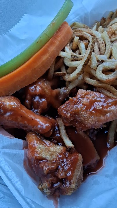 Wings'n Things - Very small wings...thought I was given a kid's meal at first - Fast Food Near Me - Pompano Beach, Florida