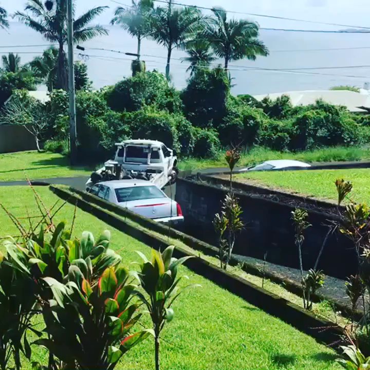 Benny’s Mobile Service - Now this back up job no other towing company could get the car up to the garage because how tight the driveway was but it's nothing - Towing Near Me - Hilo, Hawaii