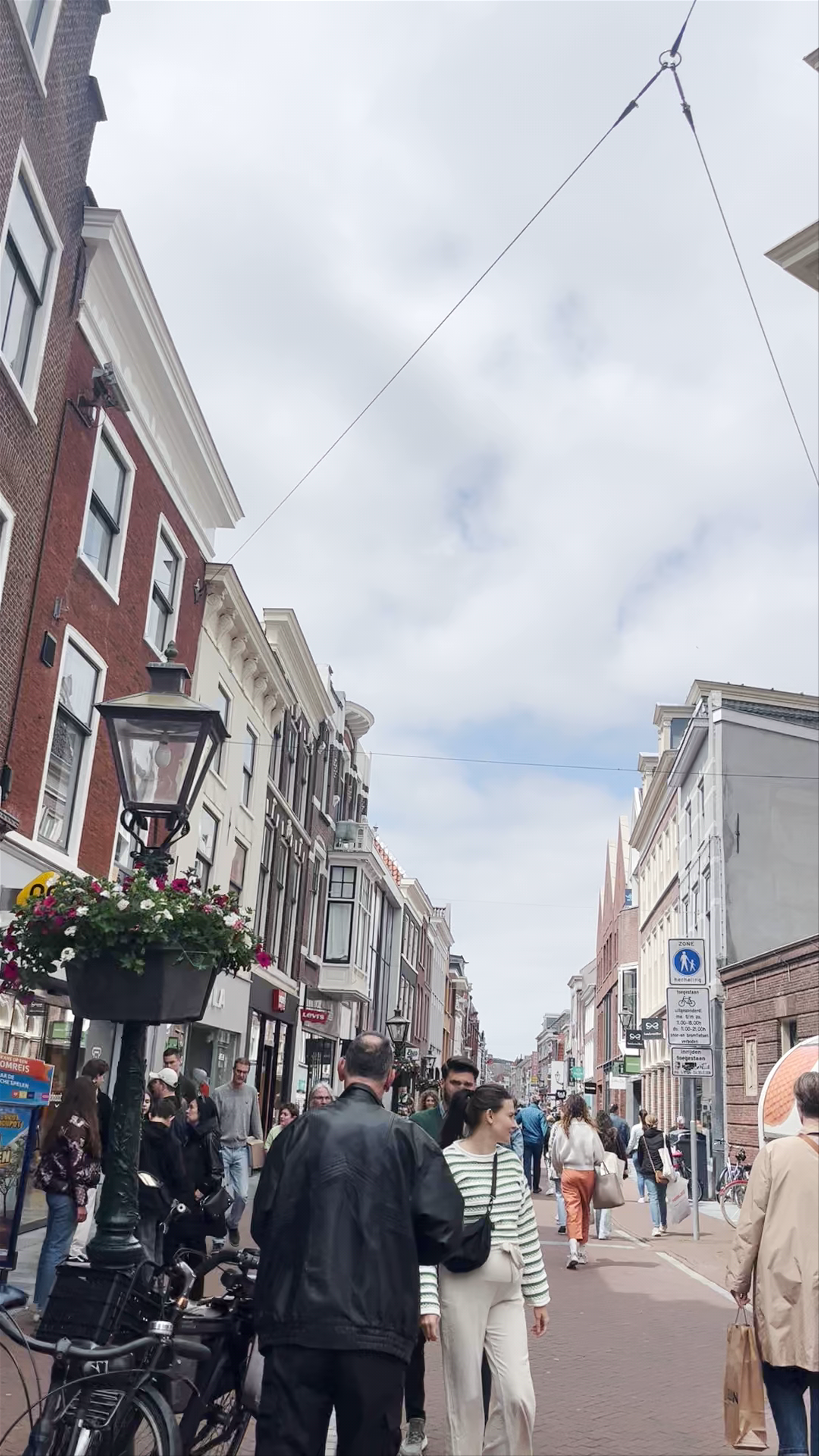 Exploring Hartebrugkerk and Haarlemmerstraat: A Sunny Day in Leiden