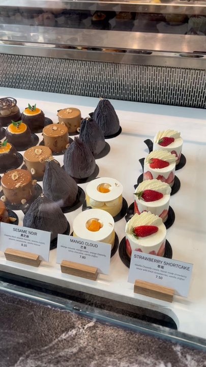 Patisserie Fleur - Dessert display - Patisserie/Cake Shop Near Me - Markham, Ontario