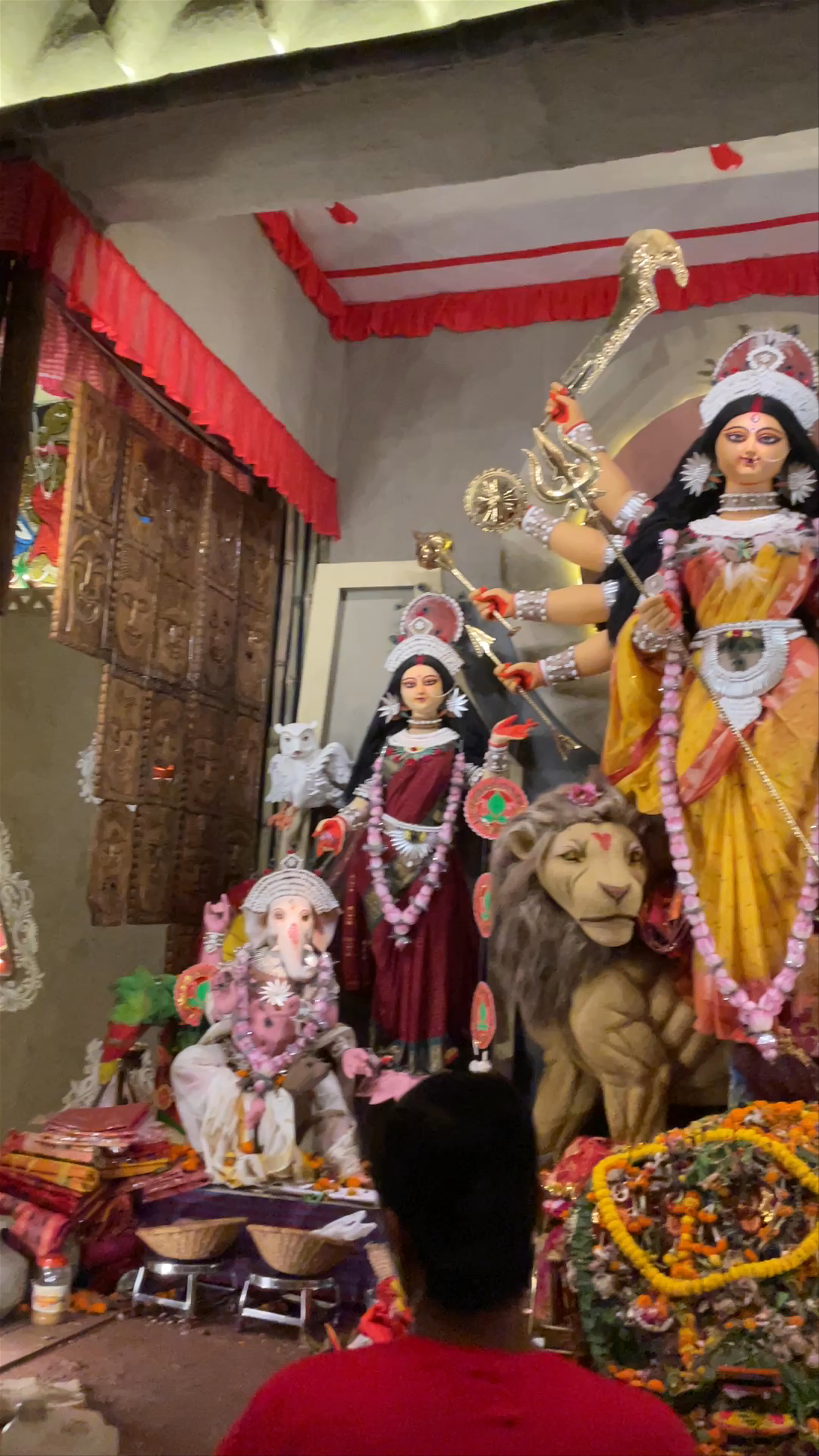 Tikiapara Sarbojanin Durgatsav Commitee (Maniktala)