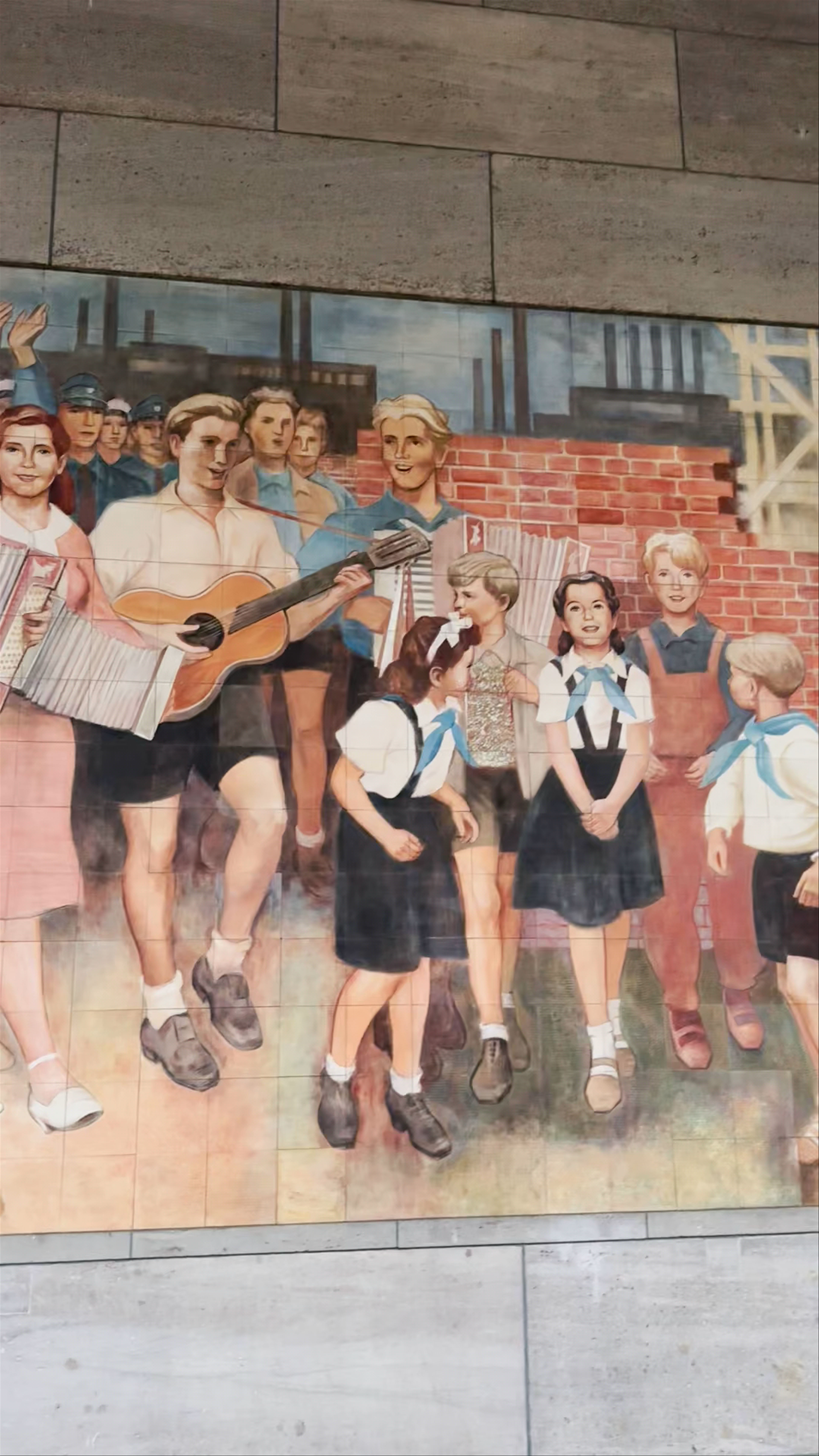 Denkmal zur Erinnerung an den Aufstand des 17. Juni 1953: A Historic Berlin Mural