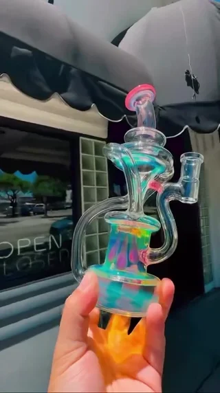 Preview pic of Uzzi glass