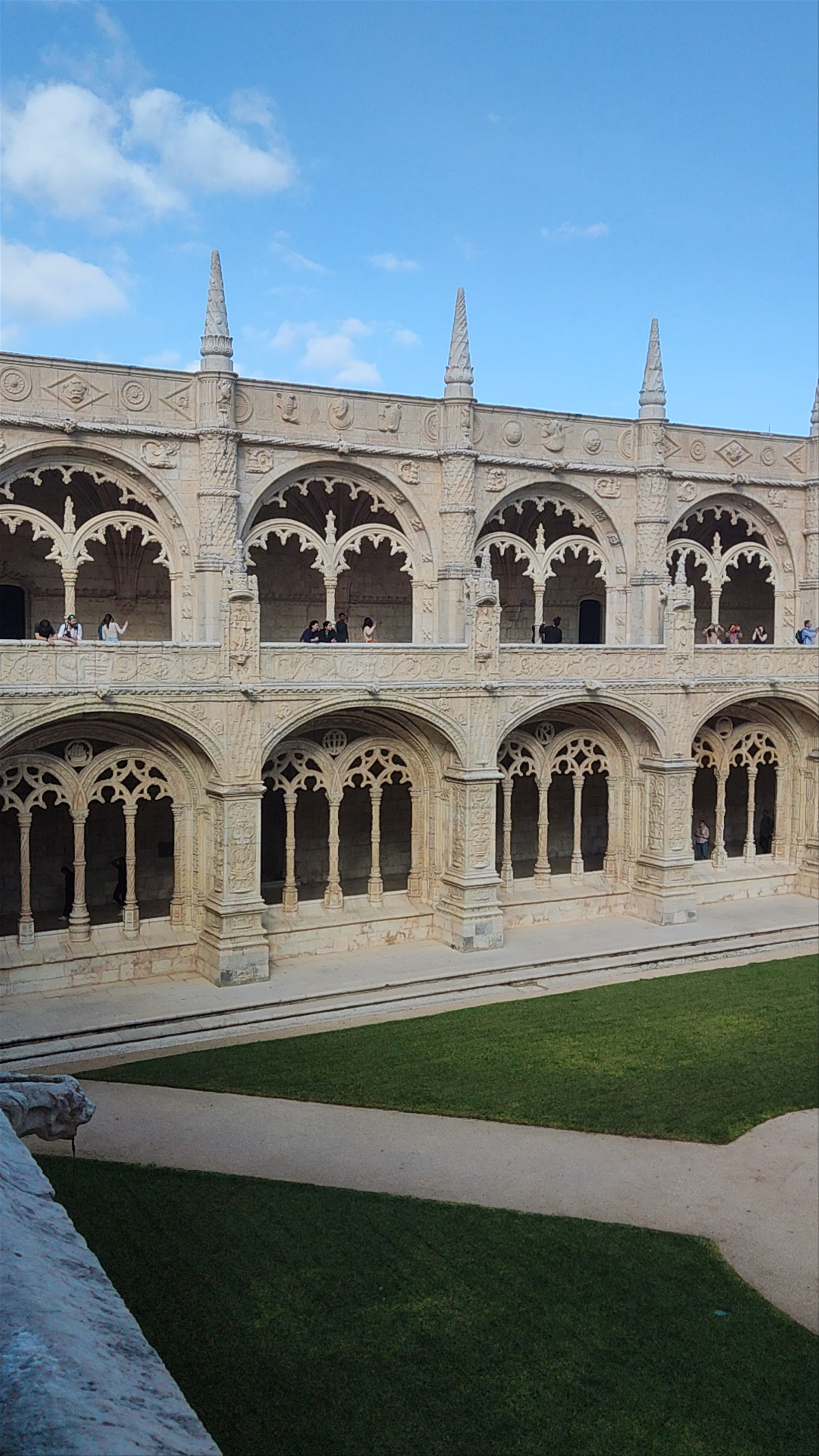Monasterio de los Jerónimos: A Majestic Manueline Masterpiece in Lisbon