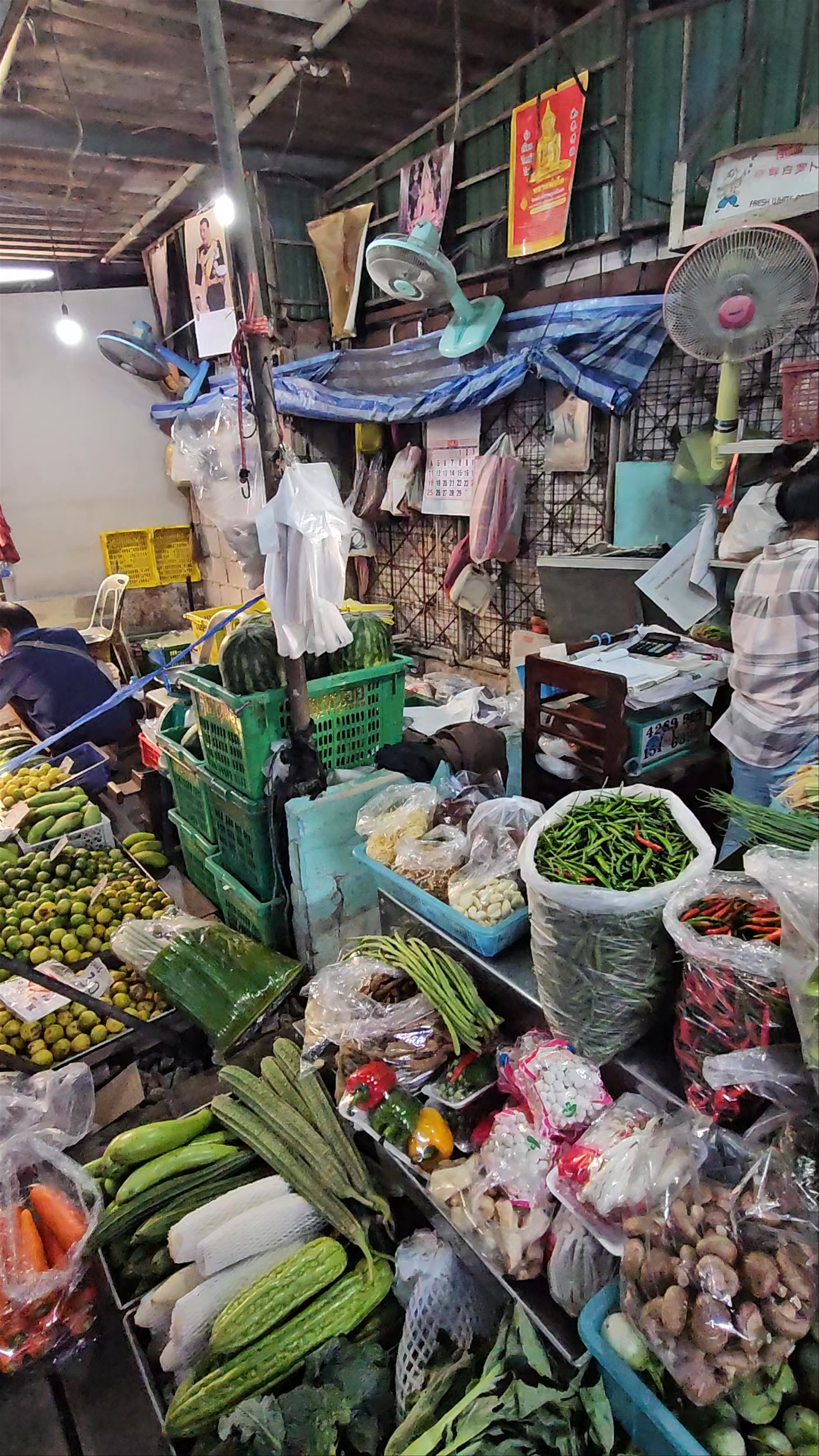 Maeklong Railway Market