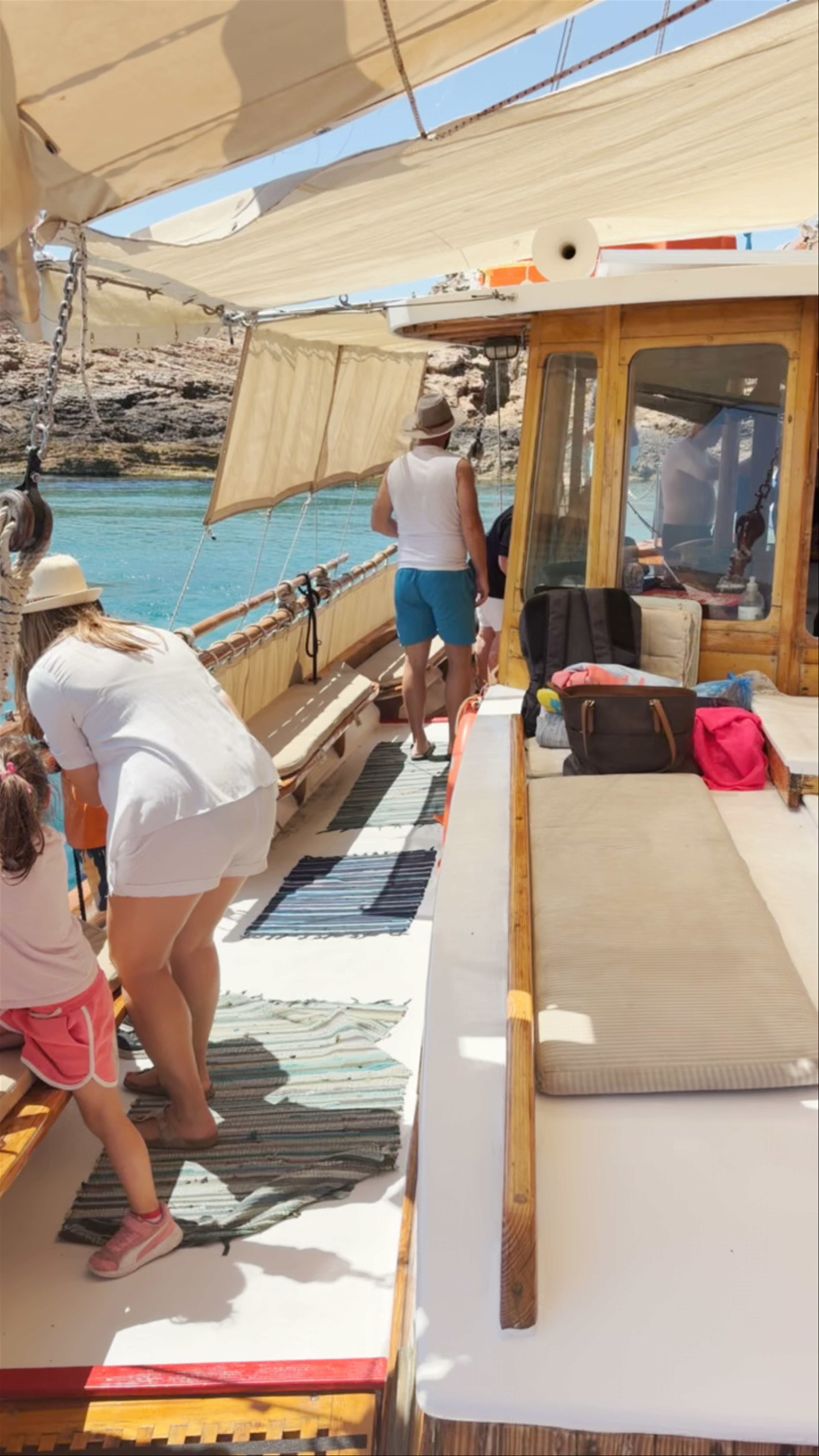 Agios Georgios Daily Cruises