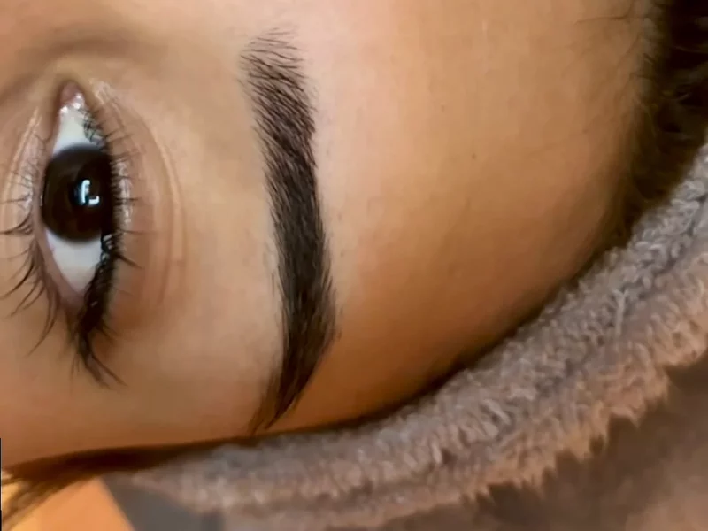 Lipocil Expert Lash Serum Advertisement