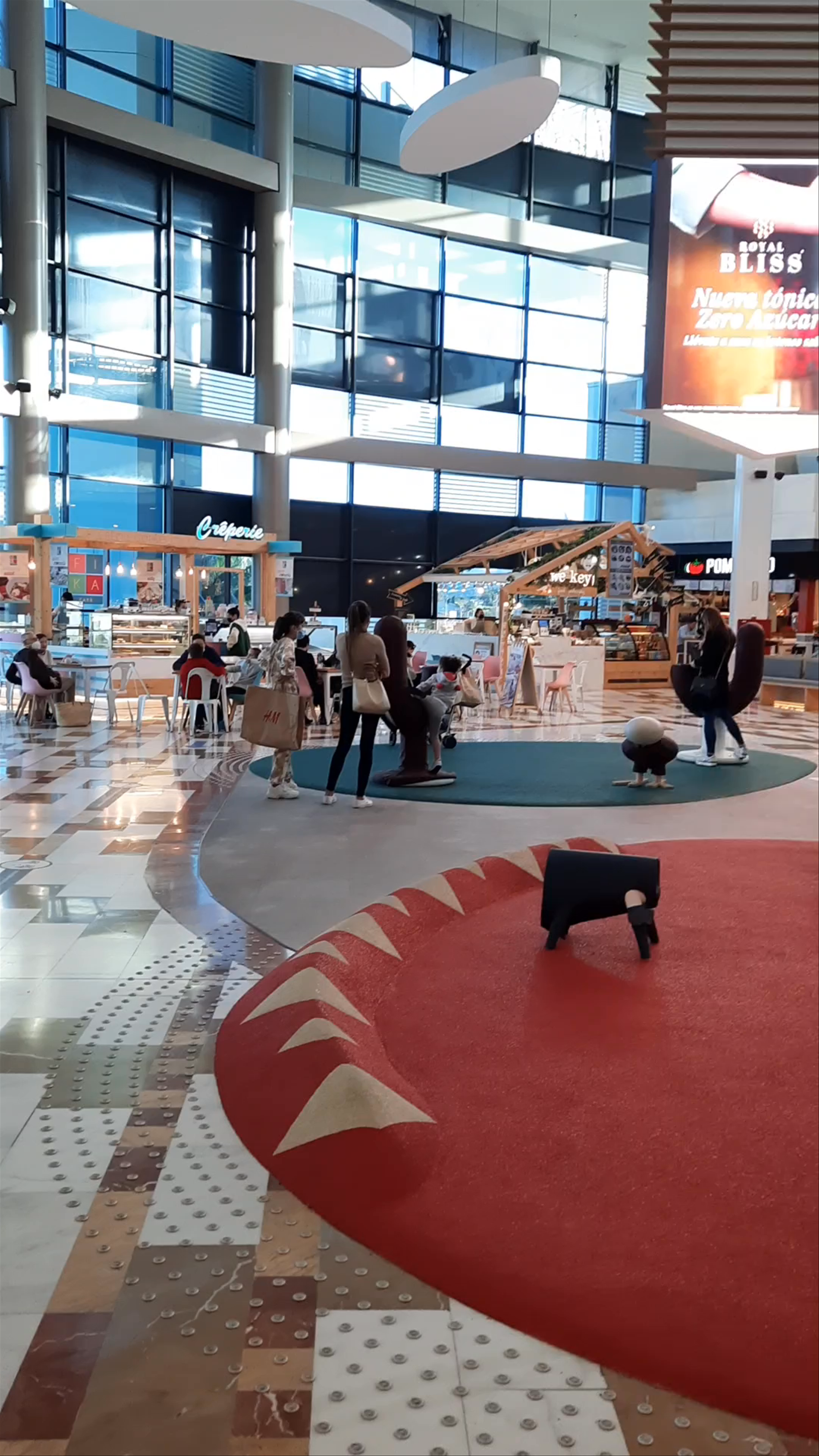 Portal de la Marina Shopping Center - A Vibrant Retail Experience in Ondara