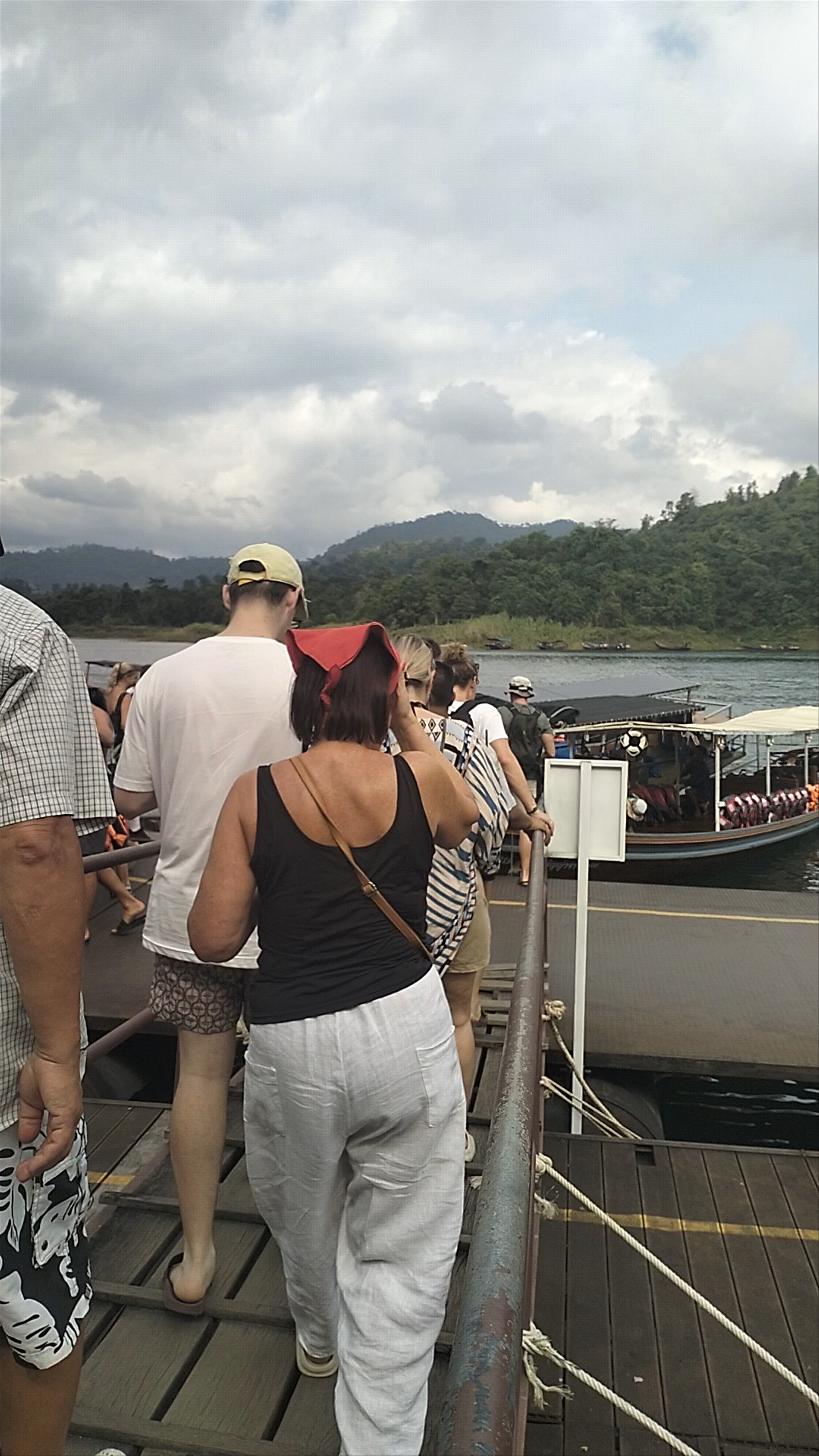 Cheow Lan Pier (Ratchaprapha Pier)