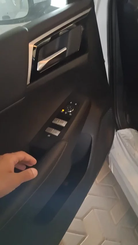 ميتسوبيشي اوتلاندر Mid Line 2025