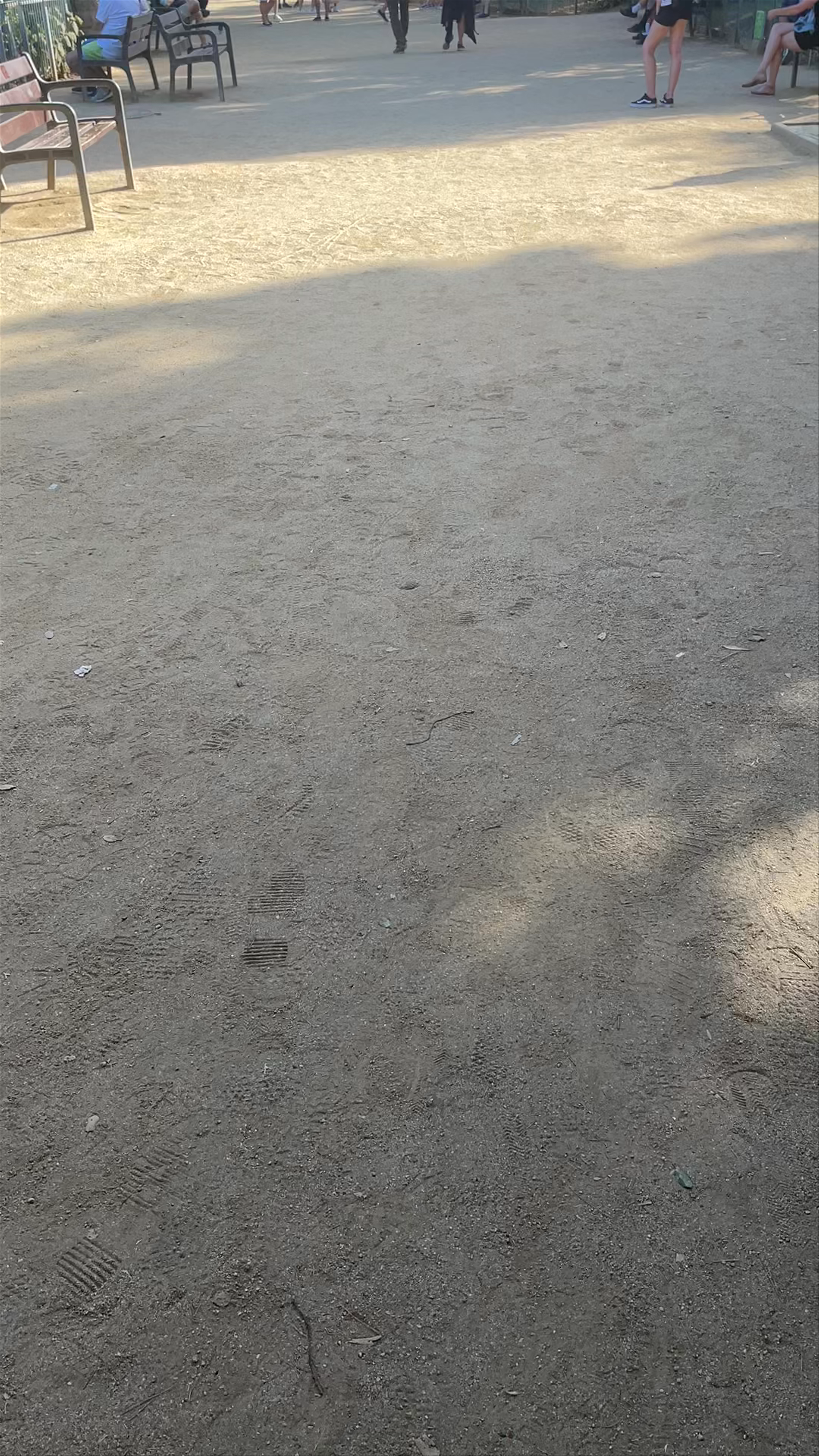Plaça de la Sagrada Família: Serene Vibes at Gaudí's Masterpiece in Barcelona