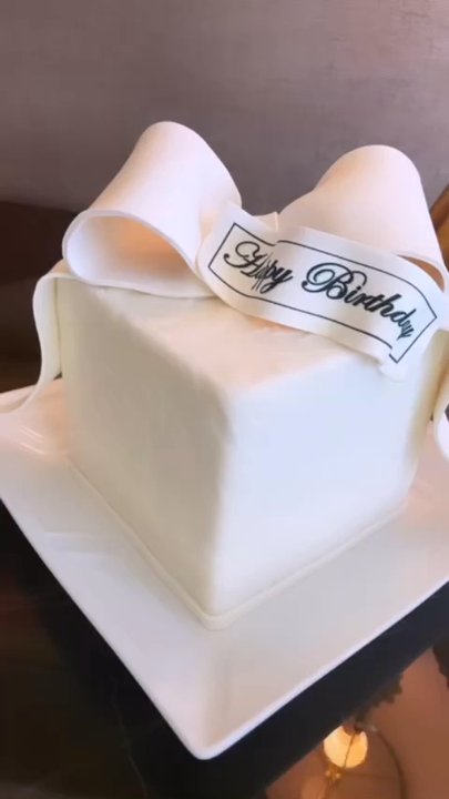 Wynn - The most gorgeous birthday cake - Hotels Near Me - Las Vegas, Nevada
