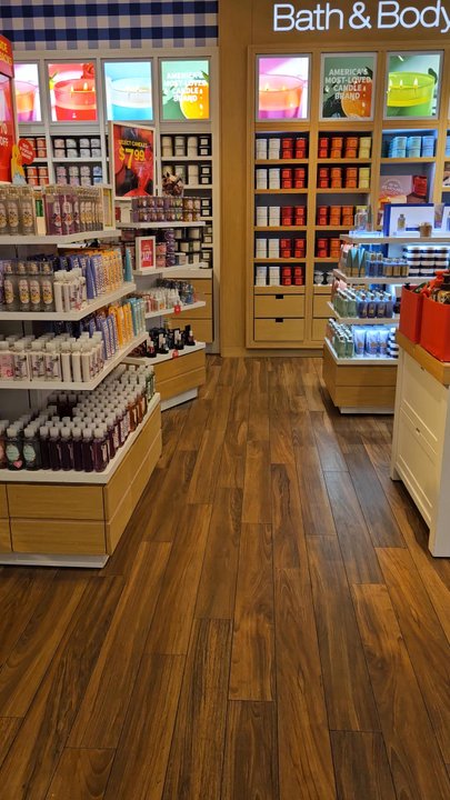 Bath & Body Works - Inside the store - Cosmetics & Beauty Supply Near Me - Sherman Oaks, California