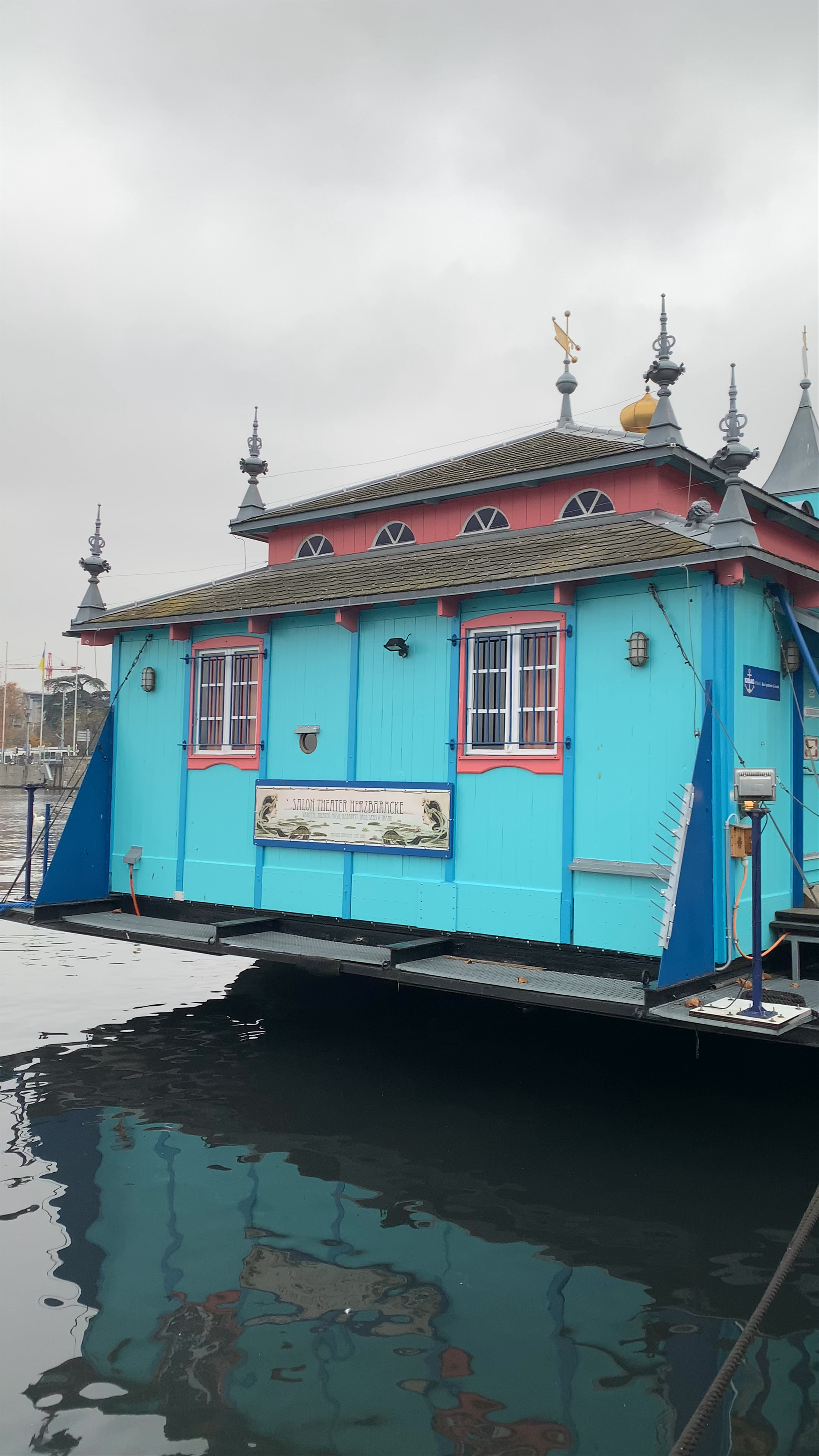 Bellevue Floating Theater on Lake Zürich: A Serene Swiss Winter Experience