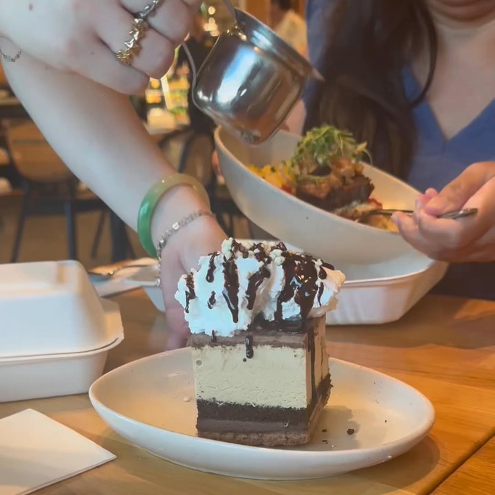 Mahi’ai Table - Kona coffee mud pie, so fancy - Cocktail Bars Near Me - Kapolei, Hawaii