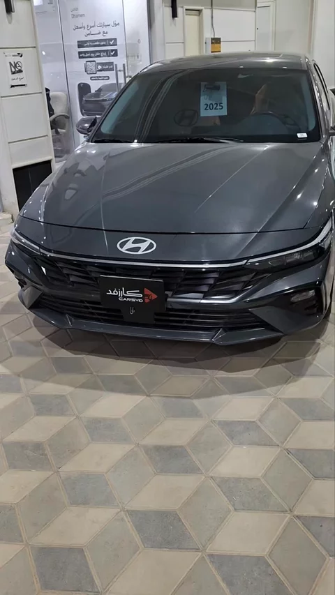 Hyundai Elantra smart 2025