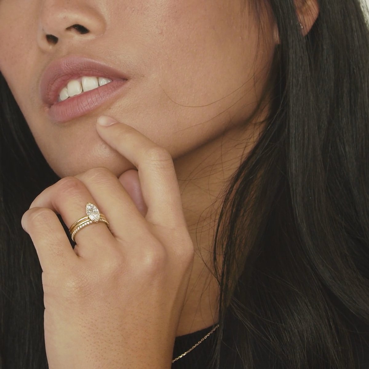 The Signature | Marquise | 18k | Yellow Gold | bandAccent: Plain | bandWidth: standard | hiddenHalo: no | diamondOrientation: vertical | caratWeight: other