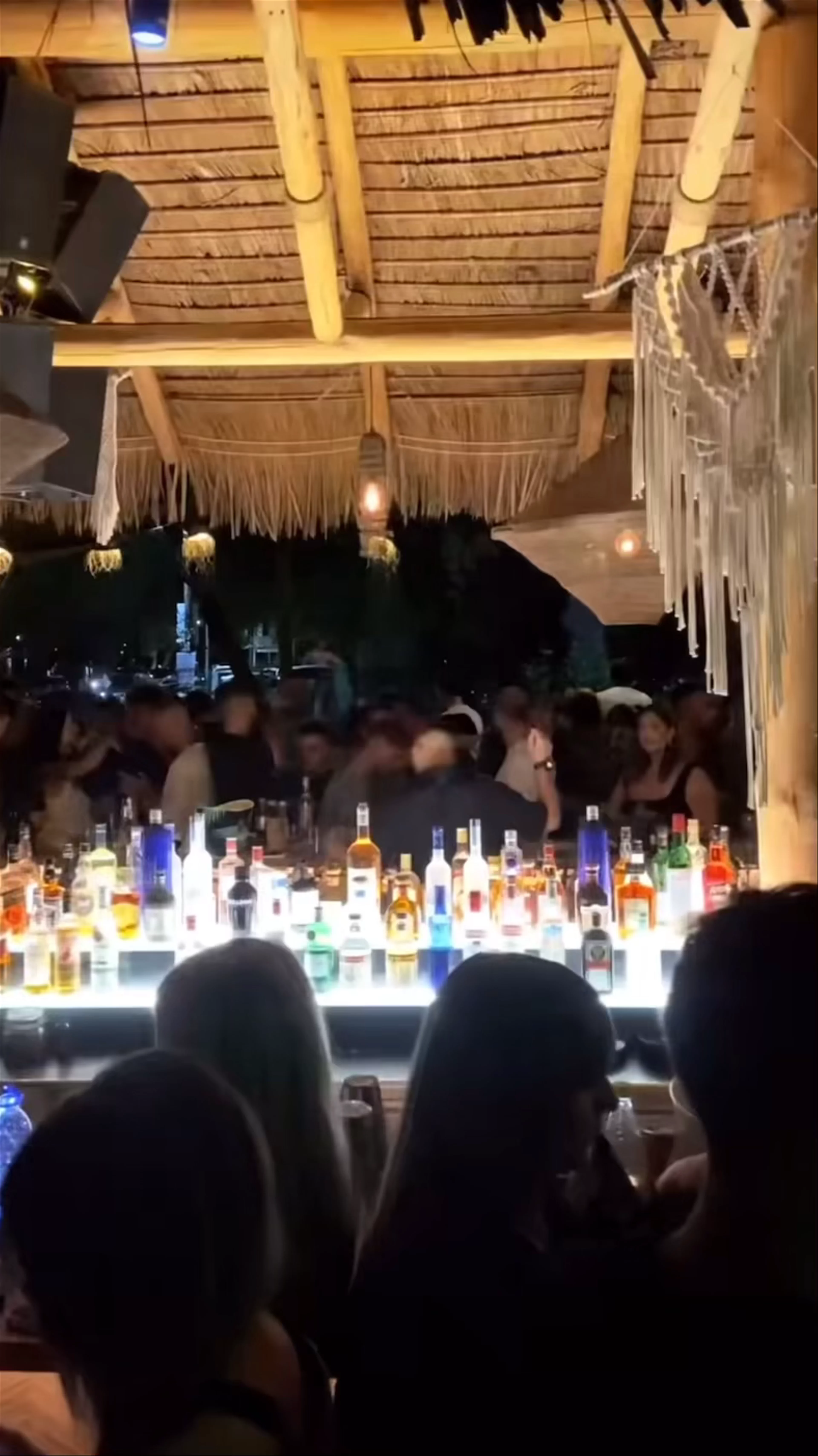 Kamena Vourla Beach Bar