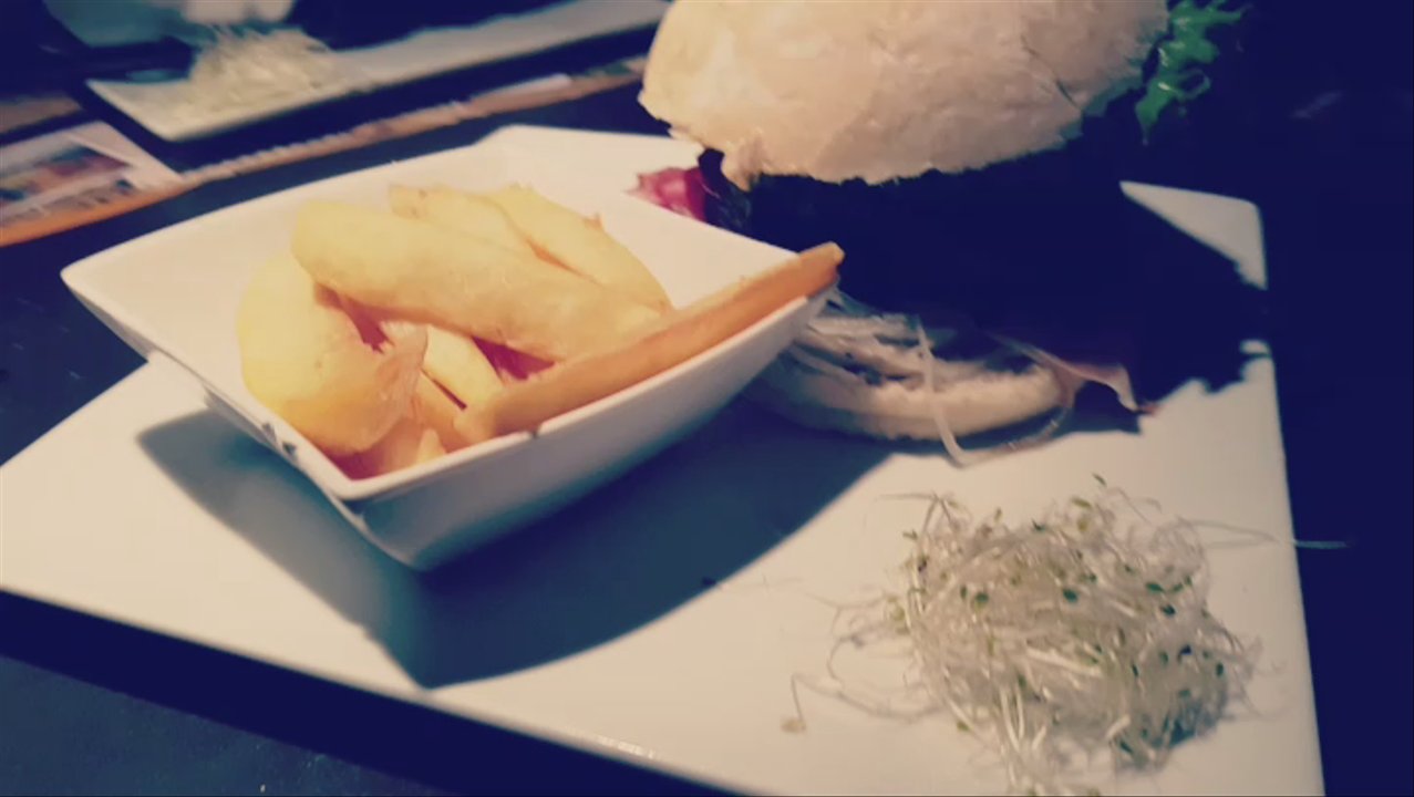 Green Mango - Burger - Juice Bars & Smoothies Near Me - Brussels, BRU