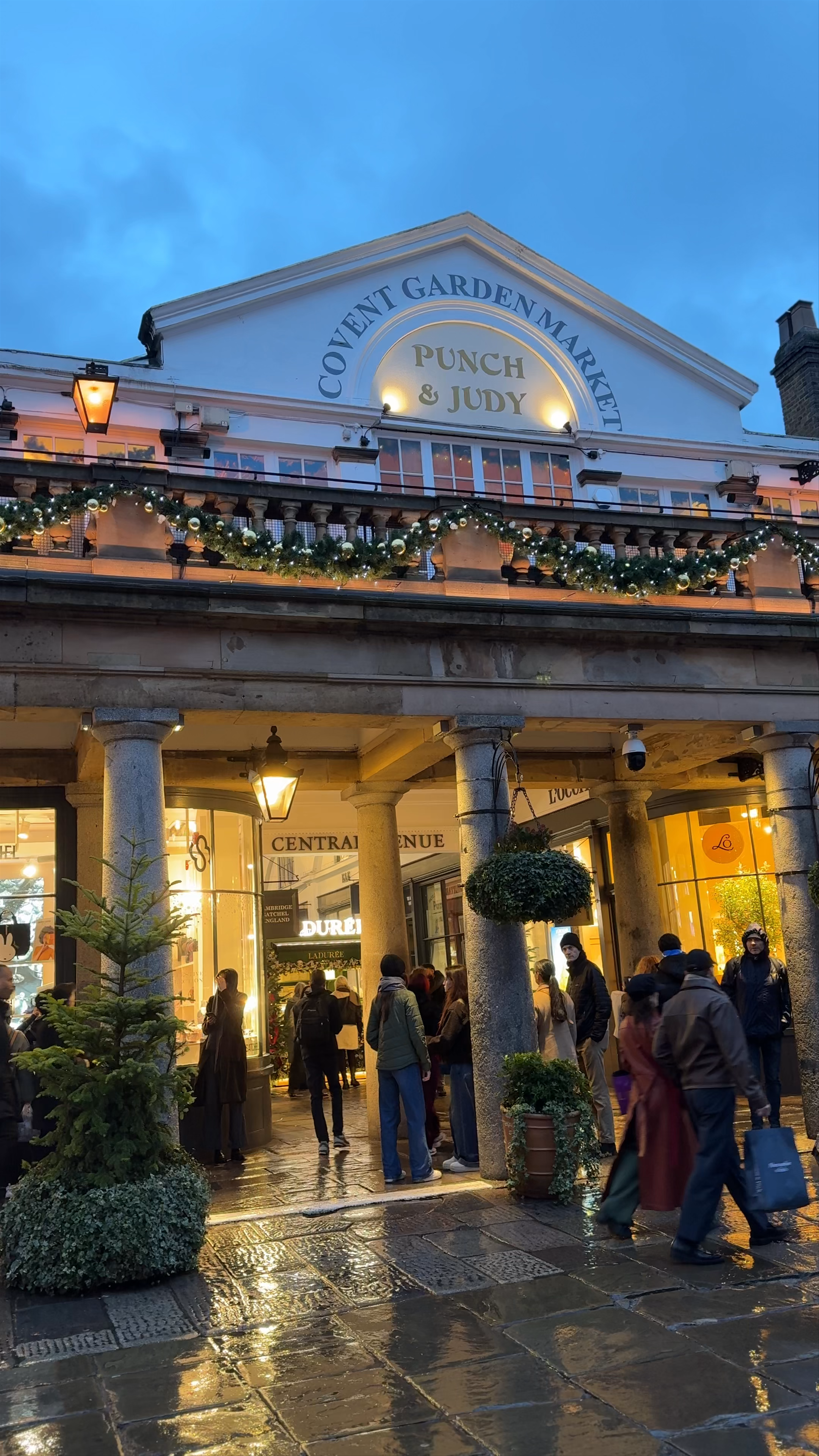 Covent Garden Market: A Magical Winter Evening in London