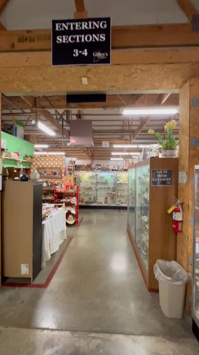 Gilley's Antique Mall - 5 stars! This place is huge! - Antiques Near Me - Plainfield, Indiana