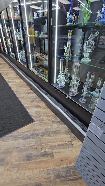 a1 smokes & vapes woodbury photos Juul Disposable Vapes Juul suspends sale of all fruity-flavored vaping pods  in the U.S main image 0