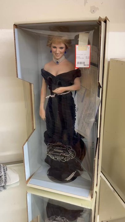 Home Again - Princess Diana dolls. I very much remember her and her sad, tragic, and untimely passing. One of the more shocking events on the late 1990s. - Antiques Near Me - Shreveport, Louisiana