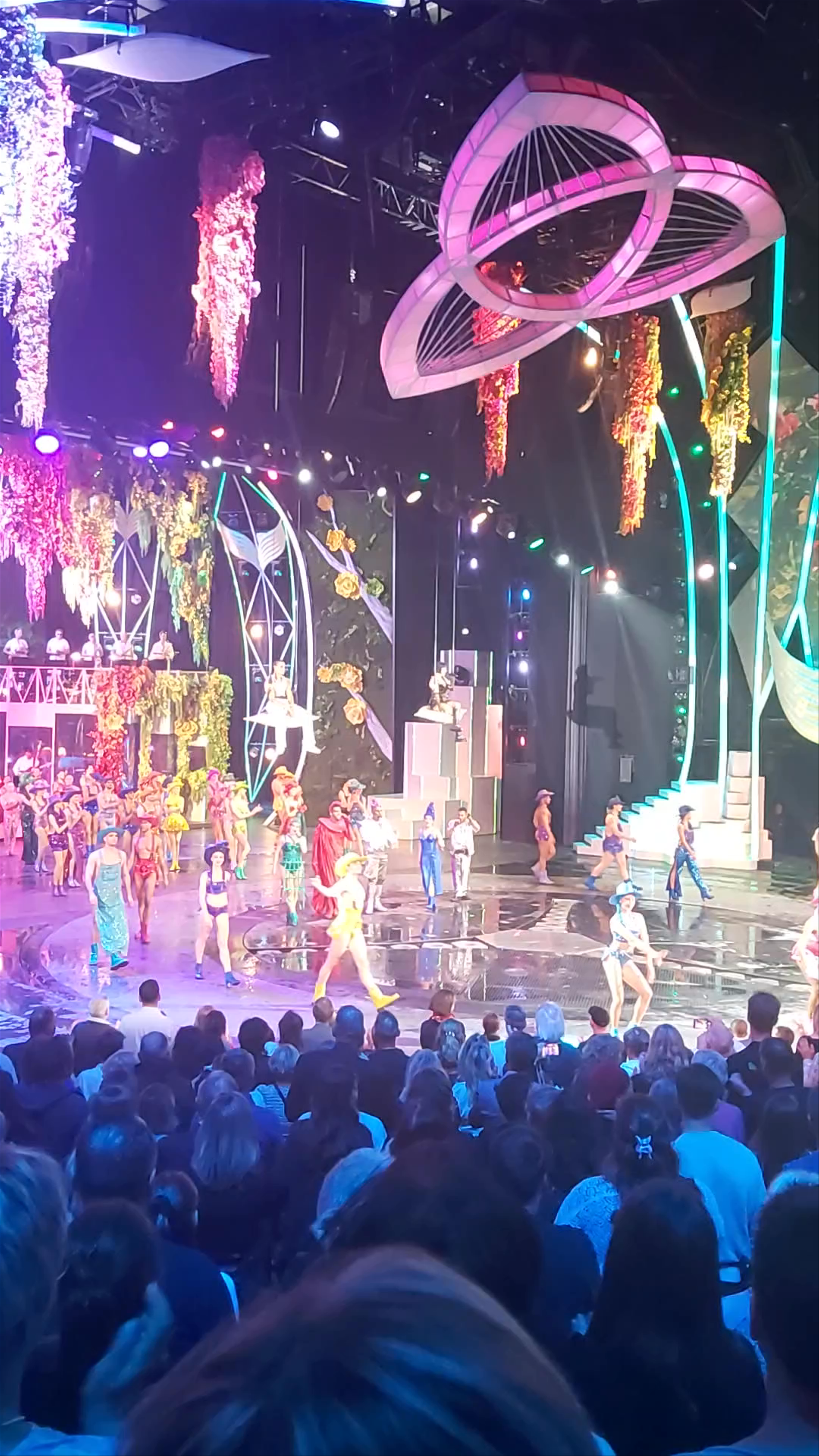 Friedrichstadt-Palast Spectacular Variety Show in Berlin