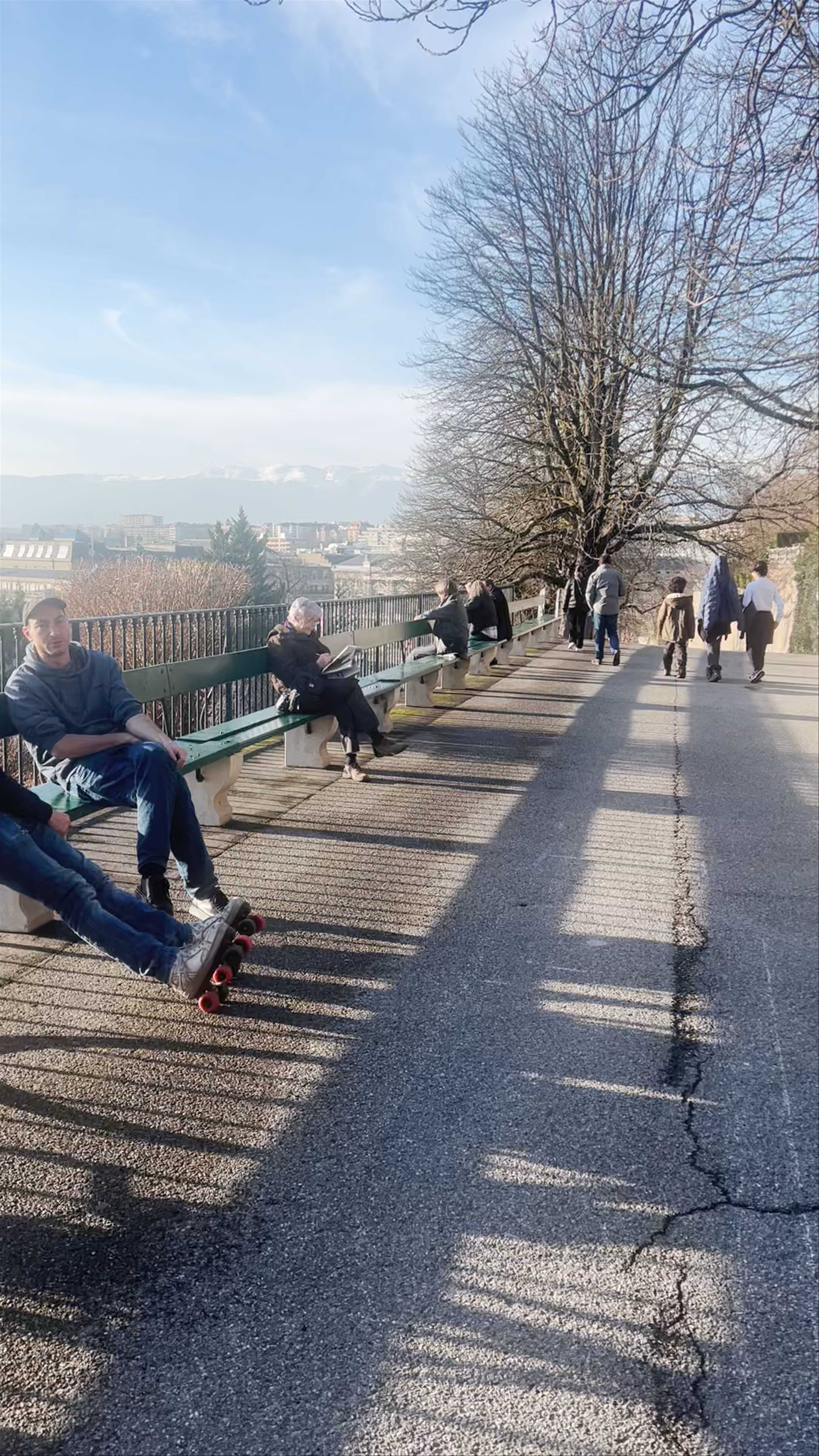Promenade de la Treille: Serene Winter Afternoon in Geneva