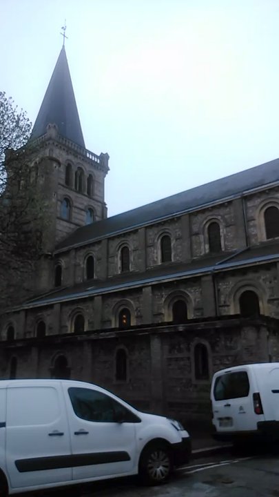 Eglise St. Denise - Die Glocken rufen zum Gebet. - Churches Near Me