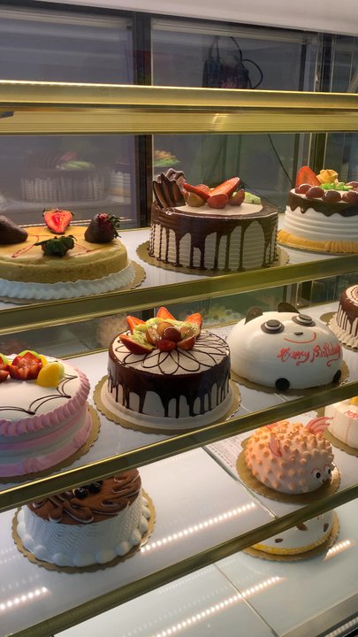 Sheng Mary Bakery - Cake display - Bakeries Near Me - Flushing, New York