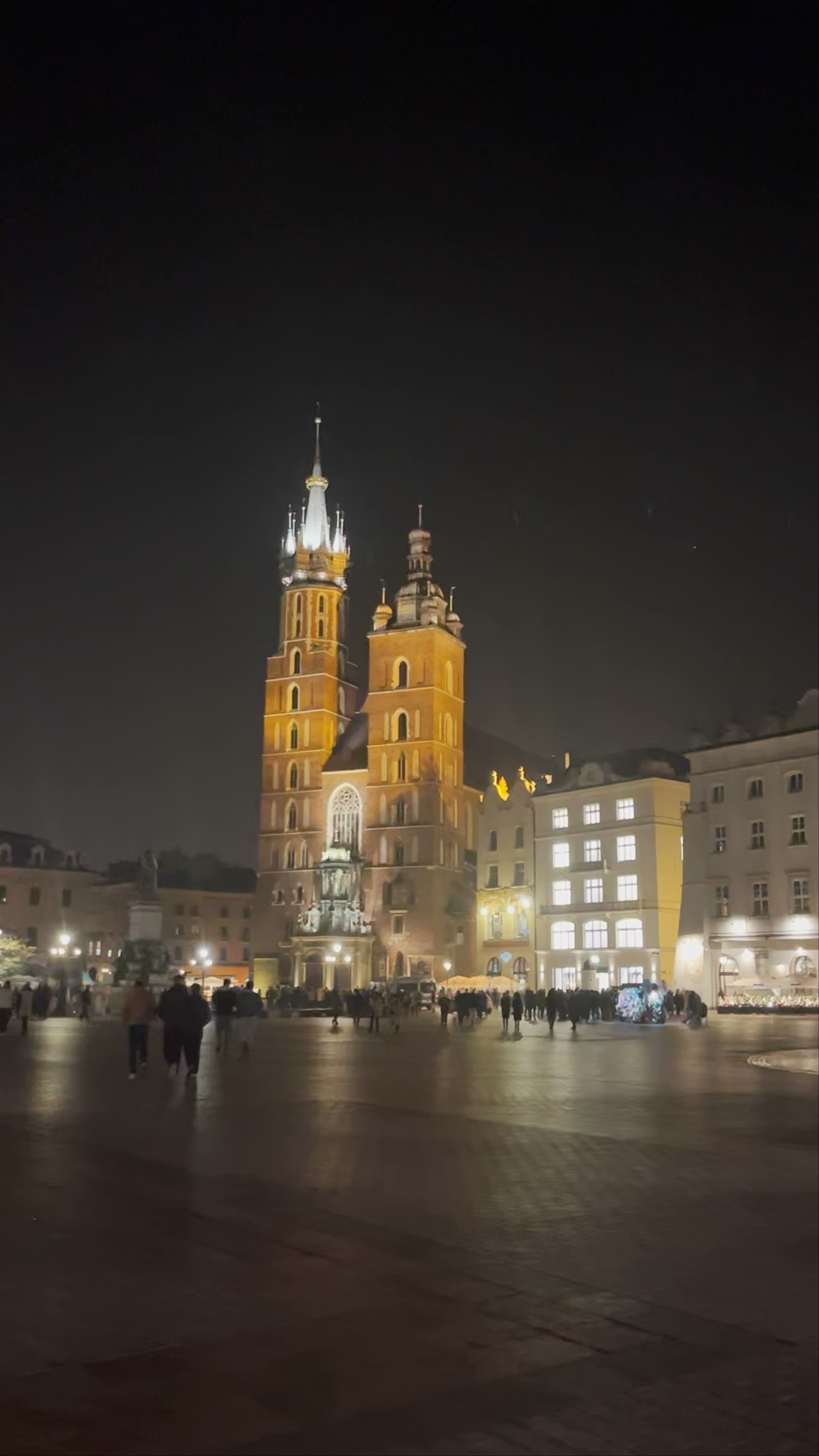 Mariacki Church and Kraków Main Square Night Walk