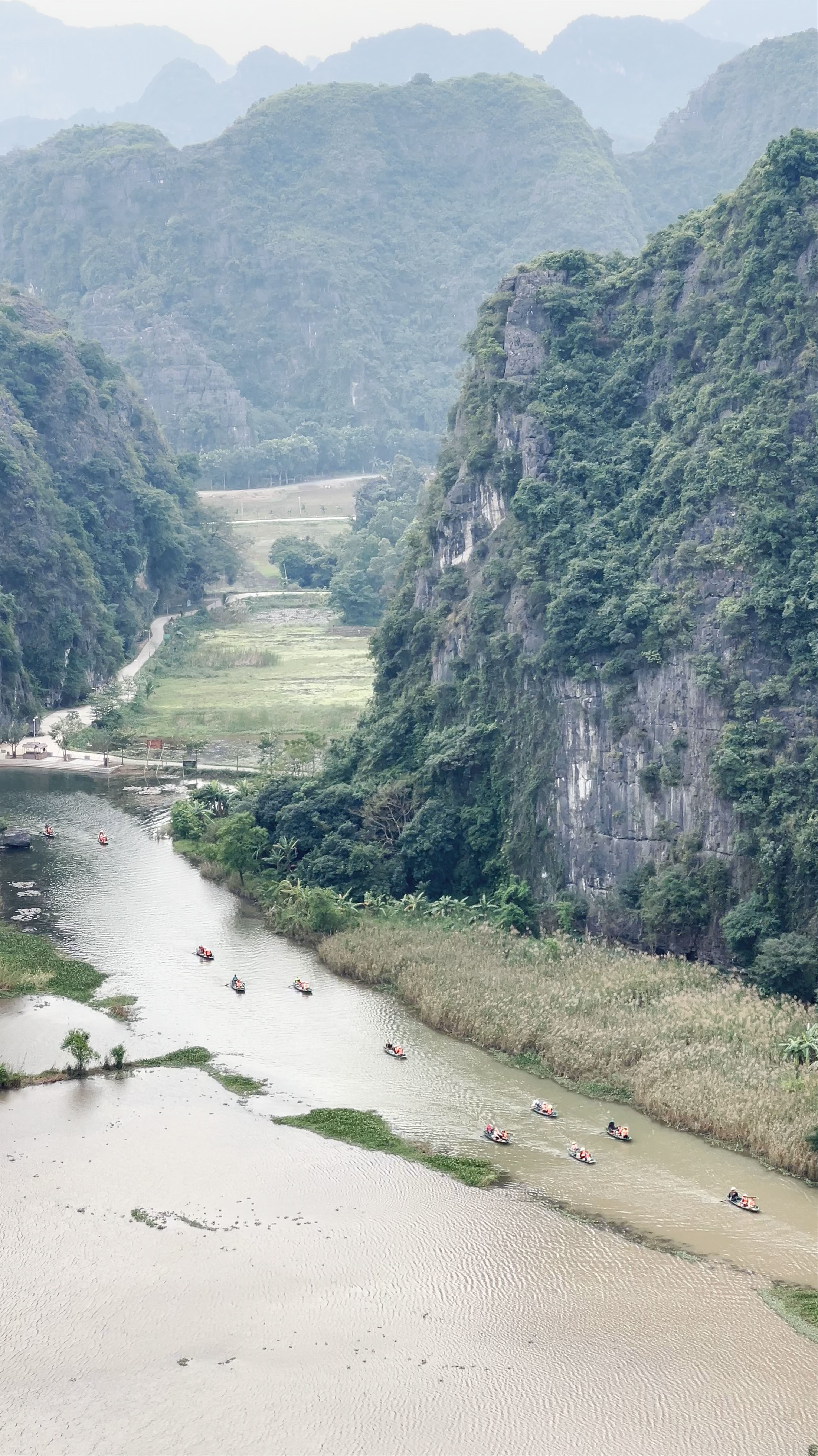 Serene River Boat Ride through Stunning Limestone Karsts in Ninh Binh, Vietnam
