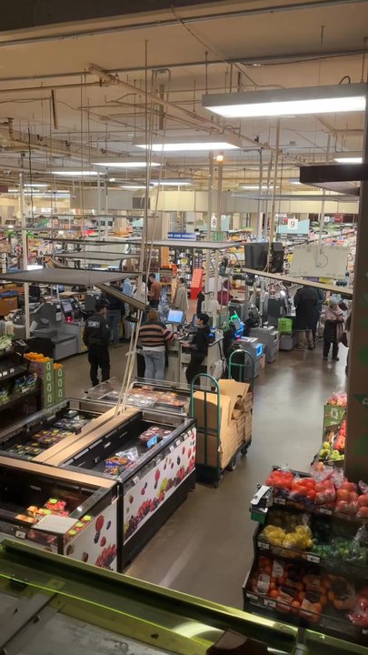 QFC - Being completely ignored by employees right next to me doing nothing - Grocery Near Me - Seattle, Washington