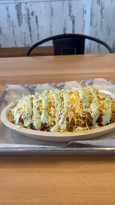 Es Burritos - Really enjoyed the food! I got the spicy chicken bowl with house rice, beans, cheese, crema, and pineapple salsa. I definitely recommend - Mexican Near Me - Matawan, New Jersey